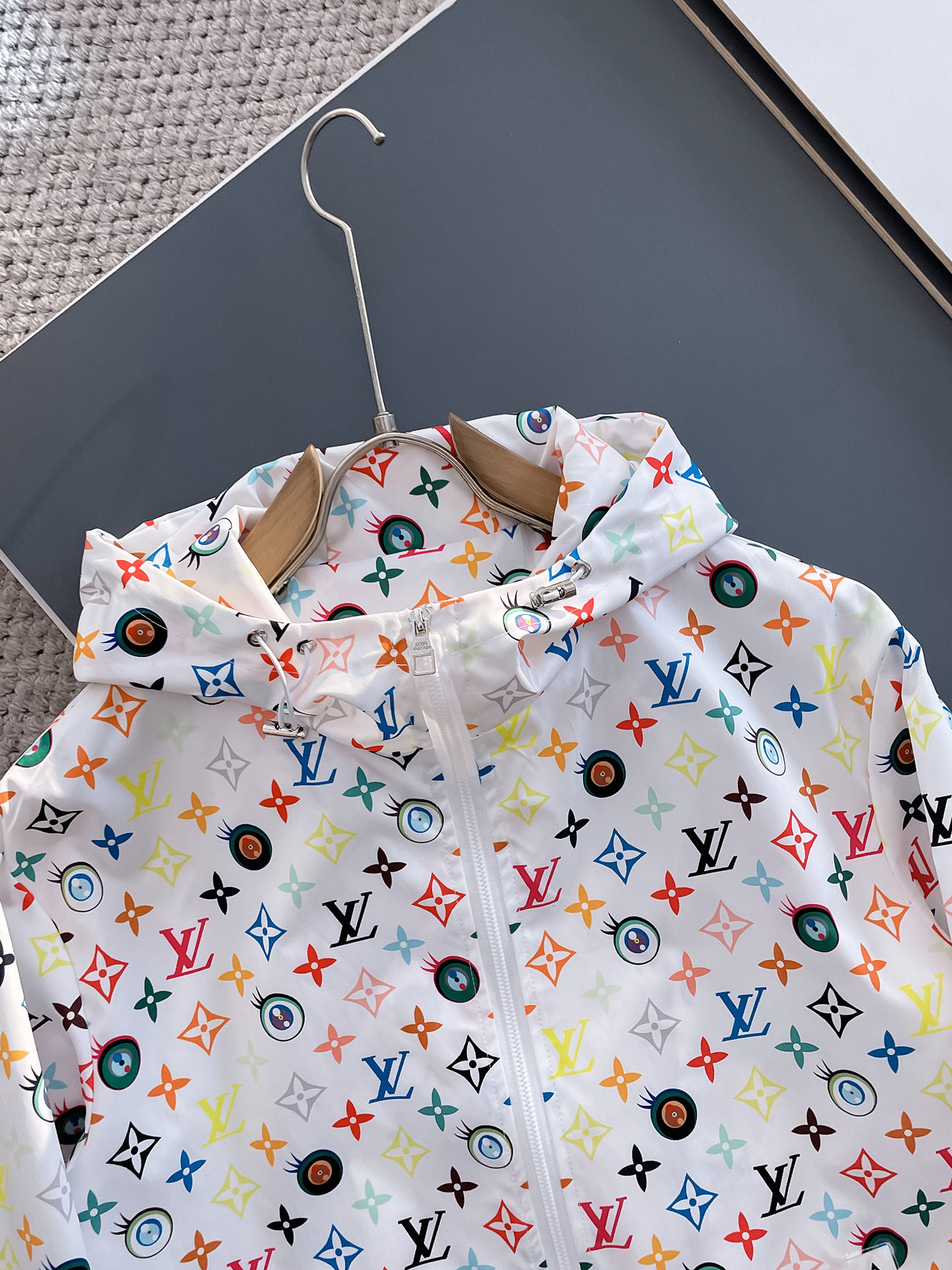 Hoodies & Sweatshirts