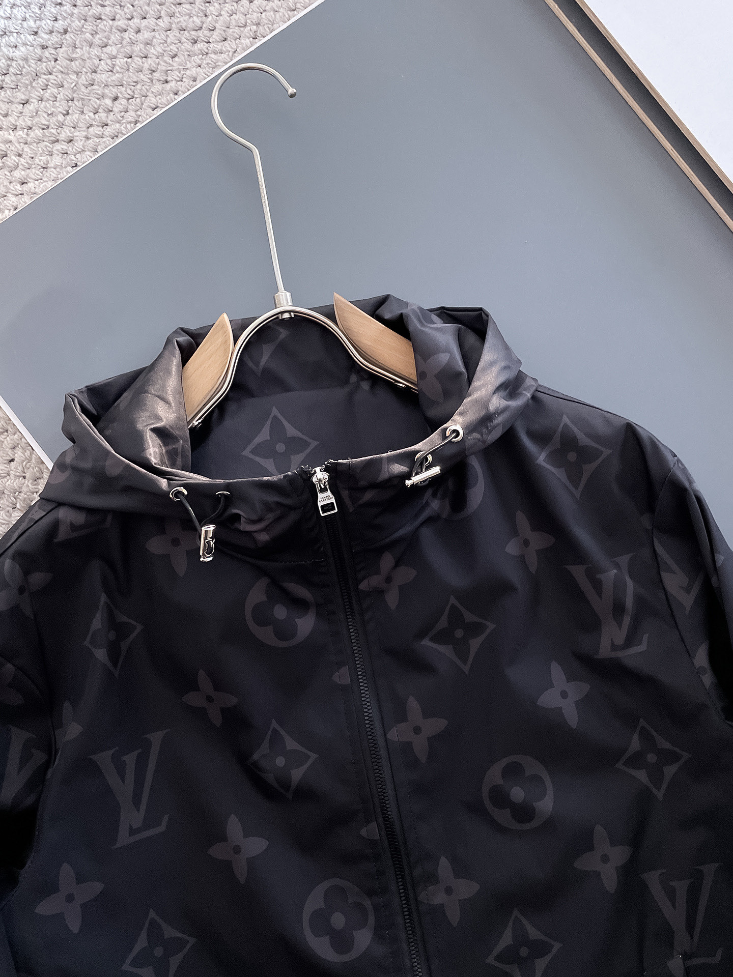 Hoodies & Sweatshirts