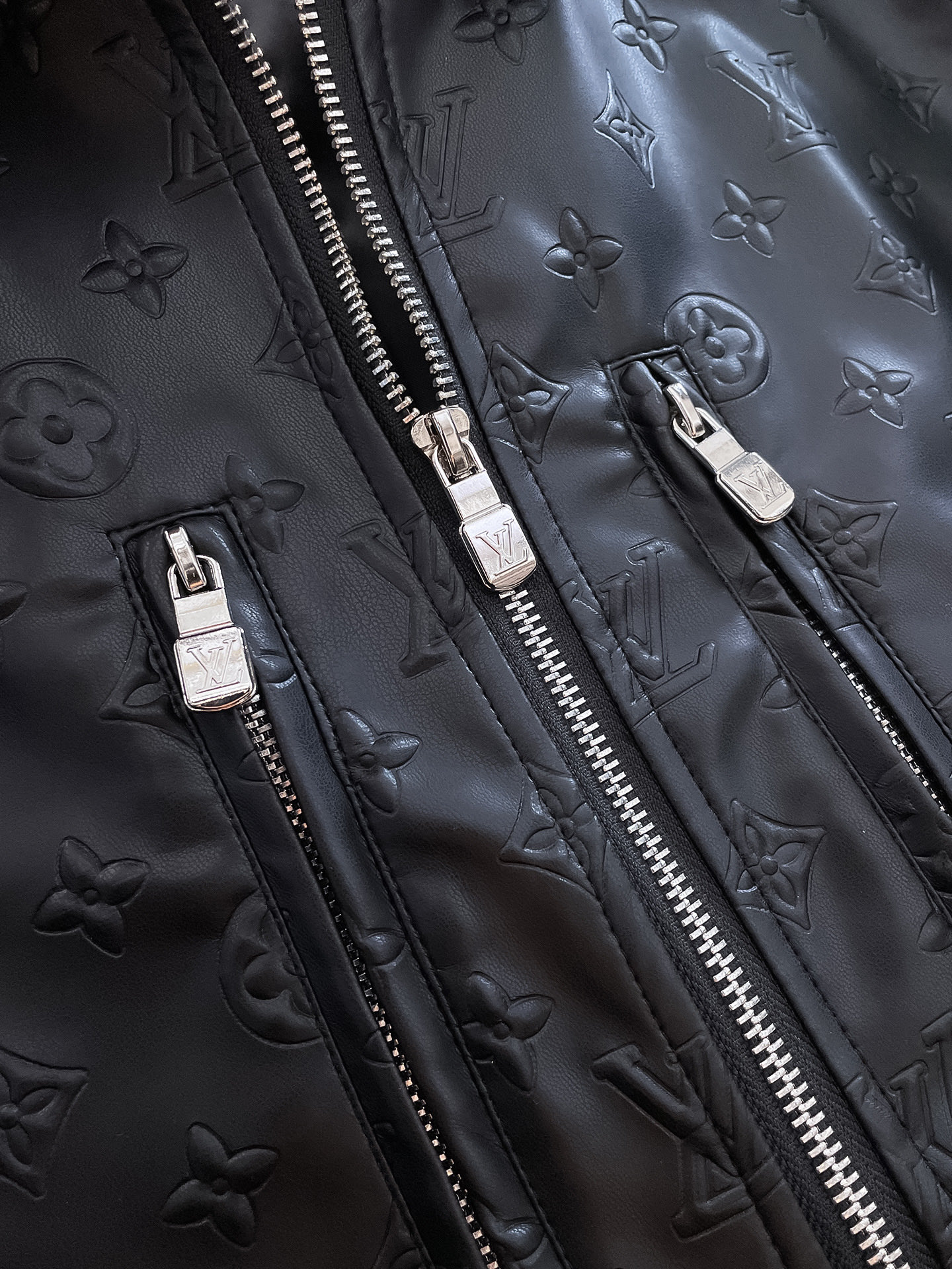 Hoodies & Sweatshirts