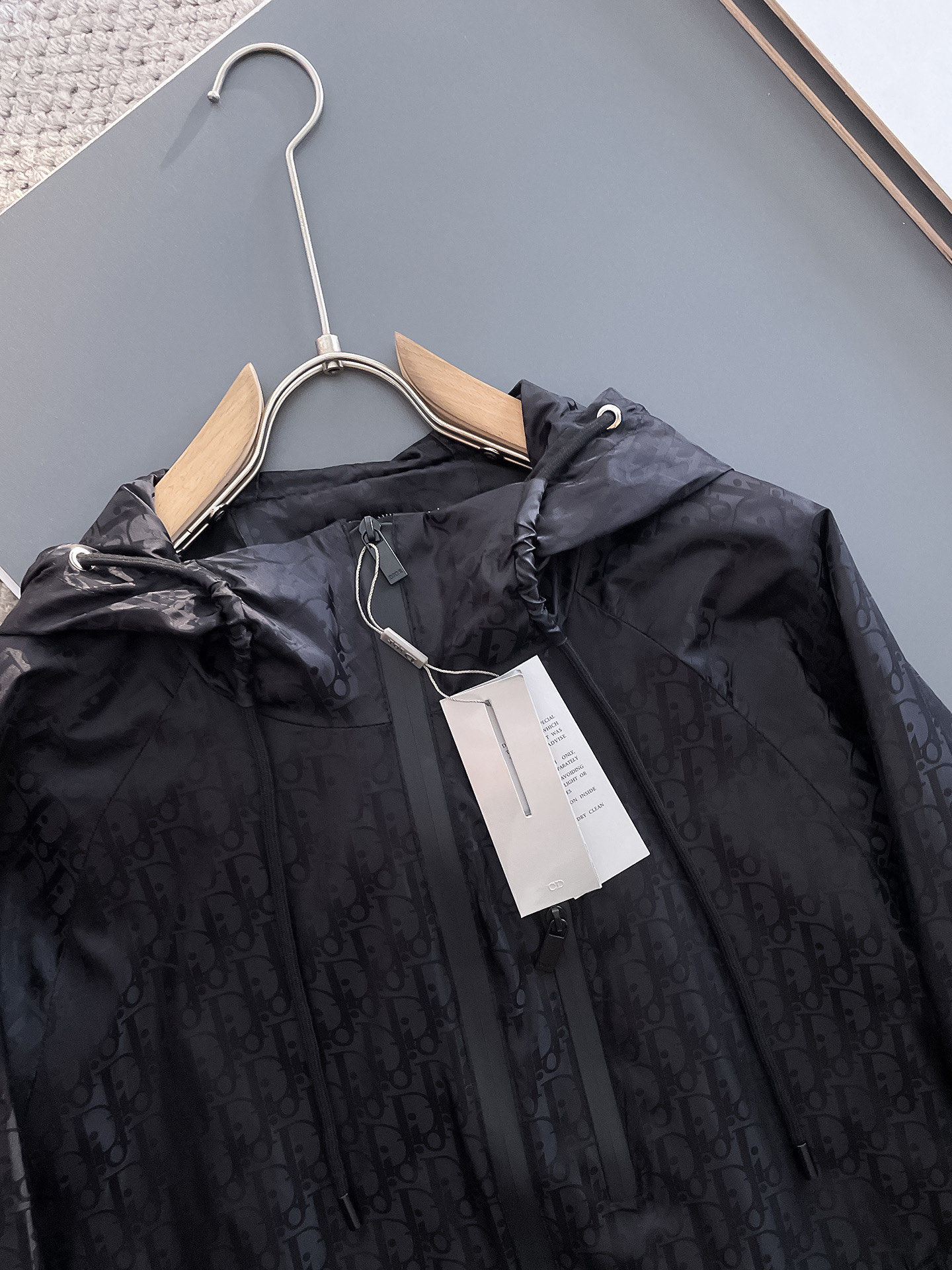 Hoodies & Sweatshirts