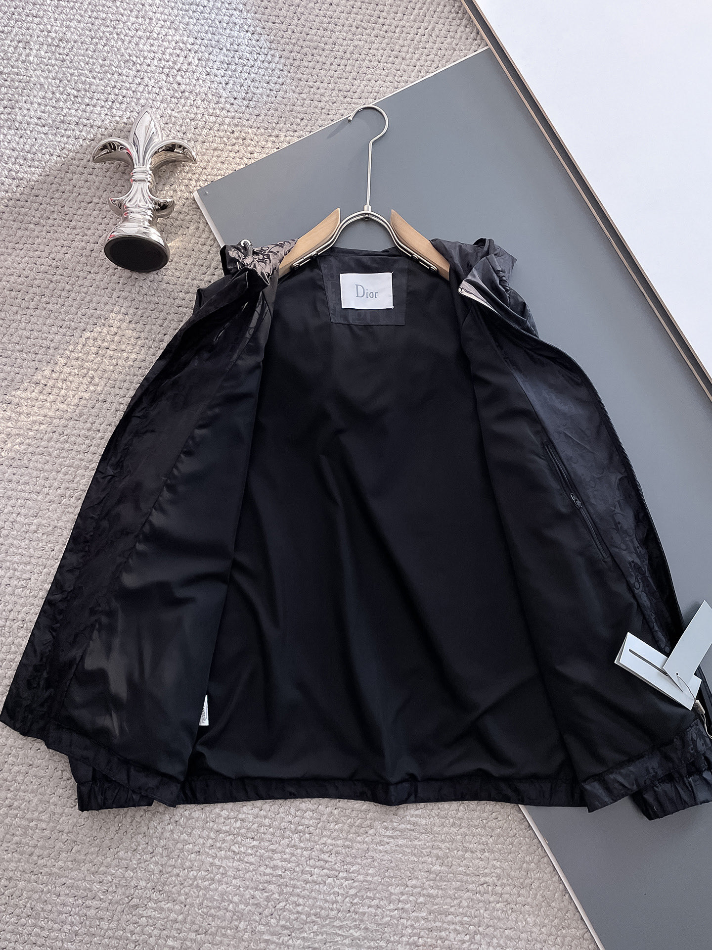 Hoodies & Sweatshirts