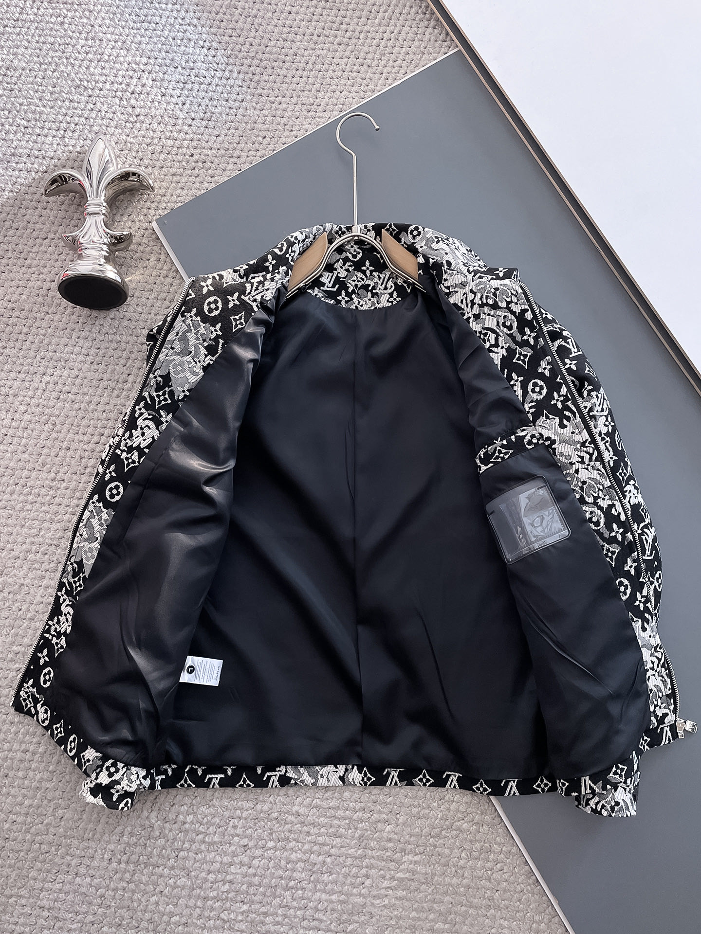 Hoodies & Sweatshirts