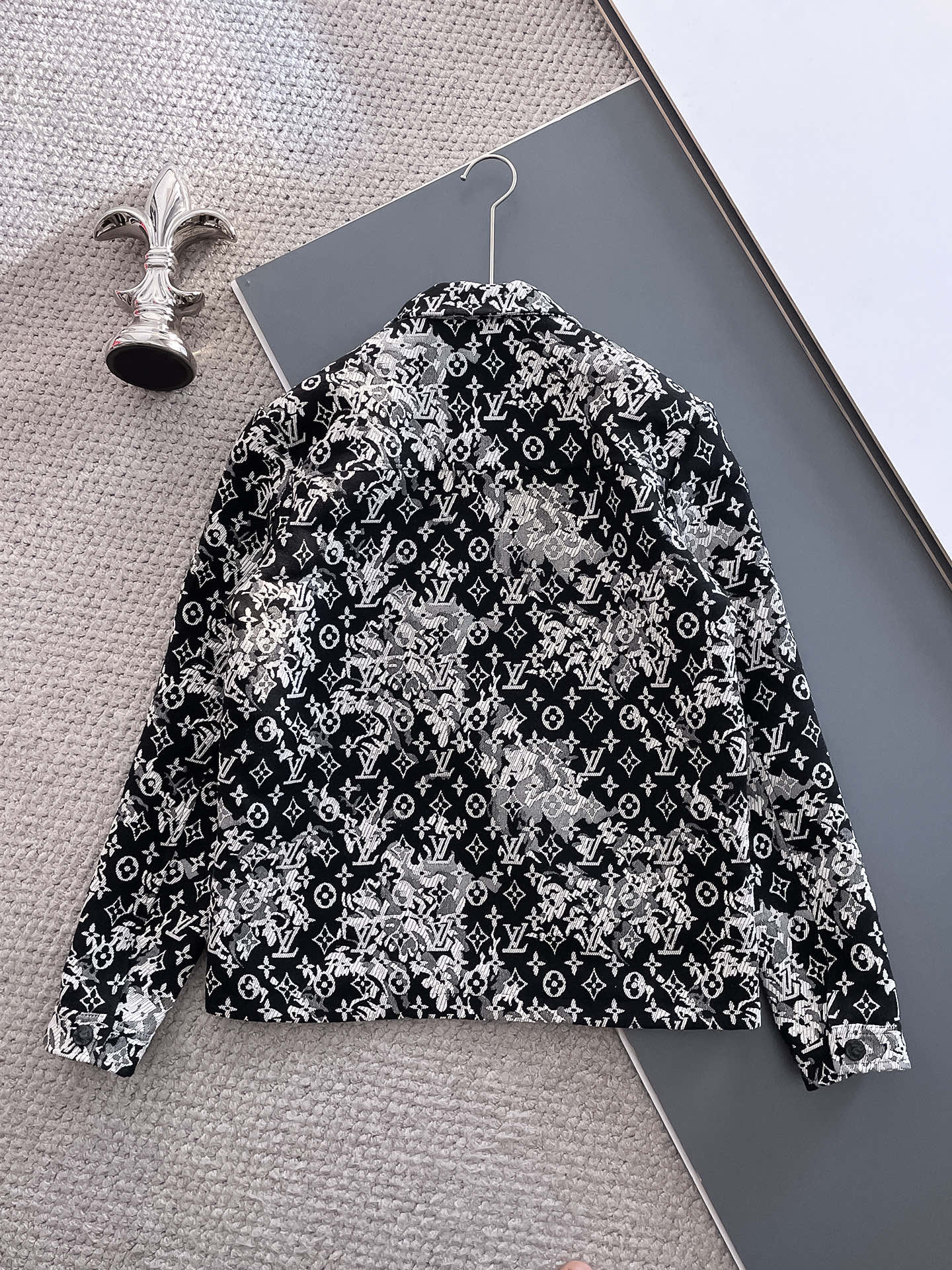 Hoodies & Sweatshirts