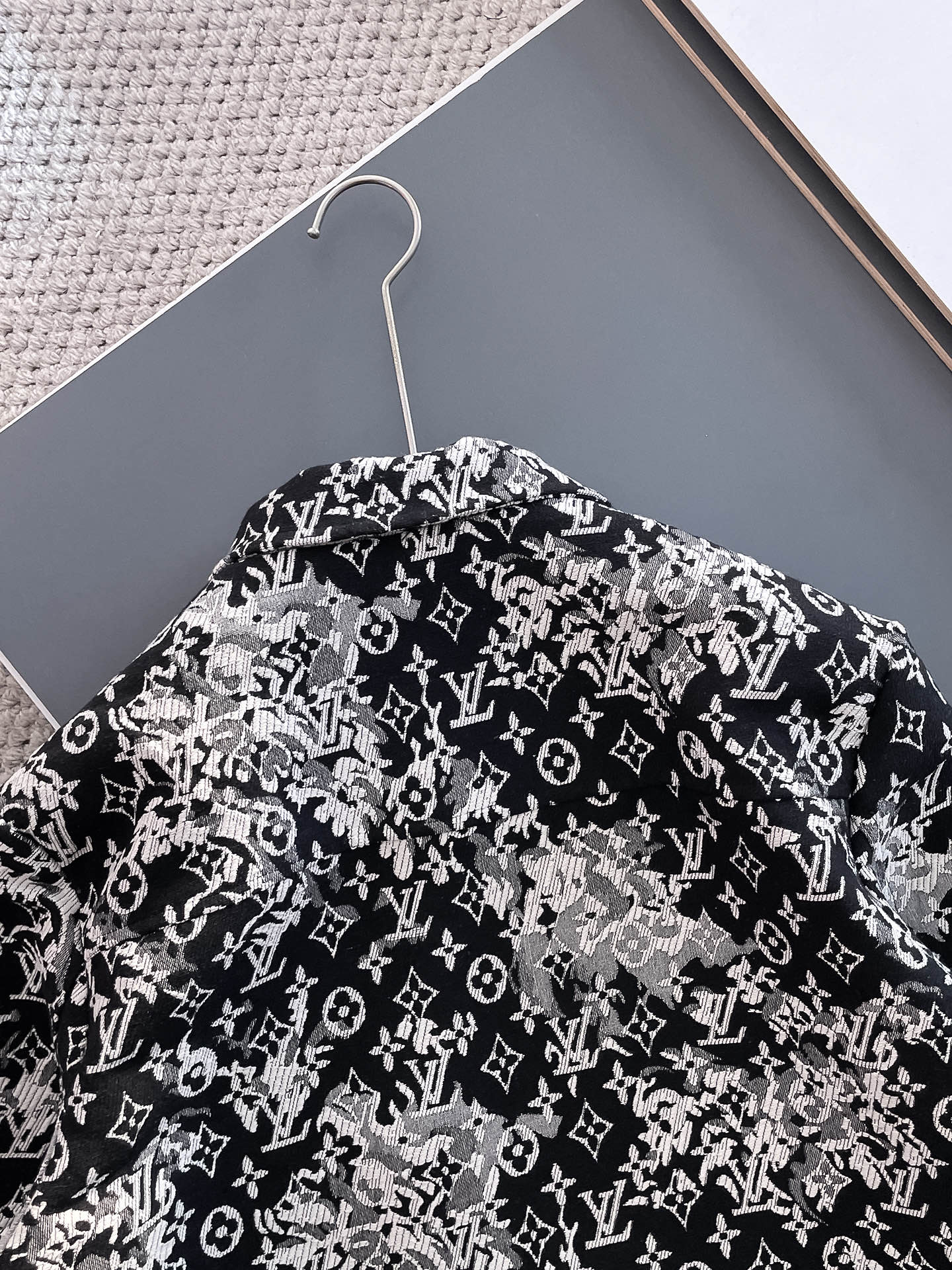 Hoodies & Sweatshirts