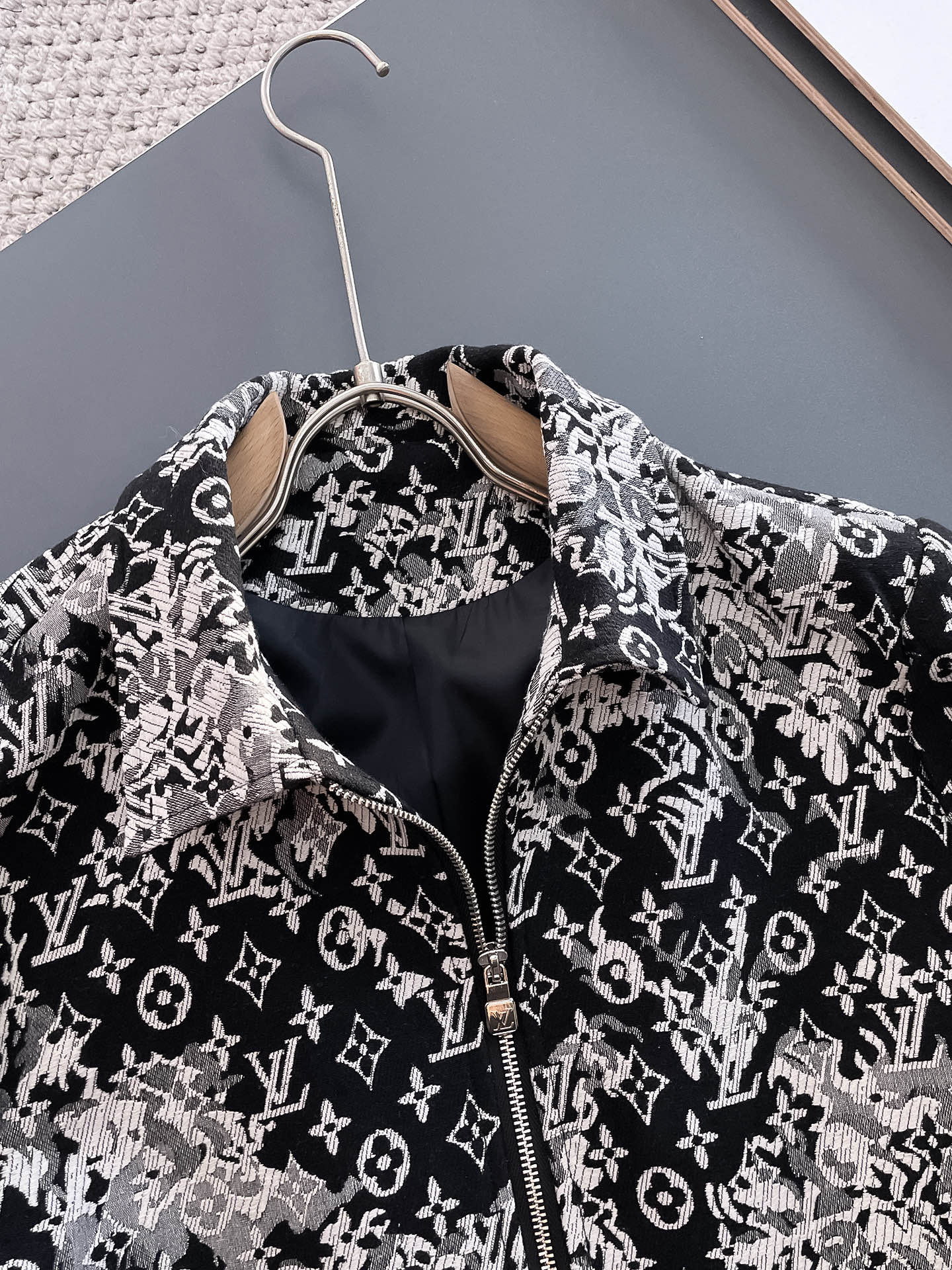 Hoodies & Sweatshirts