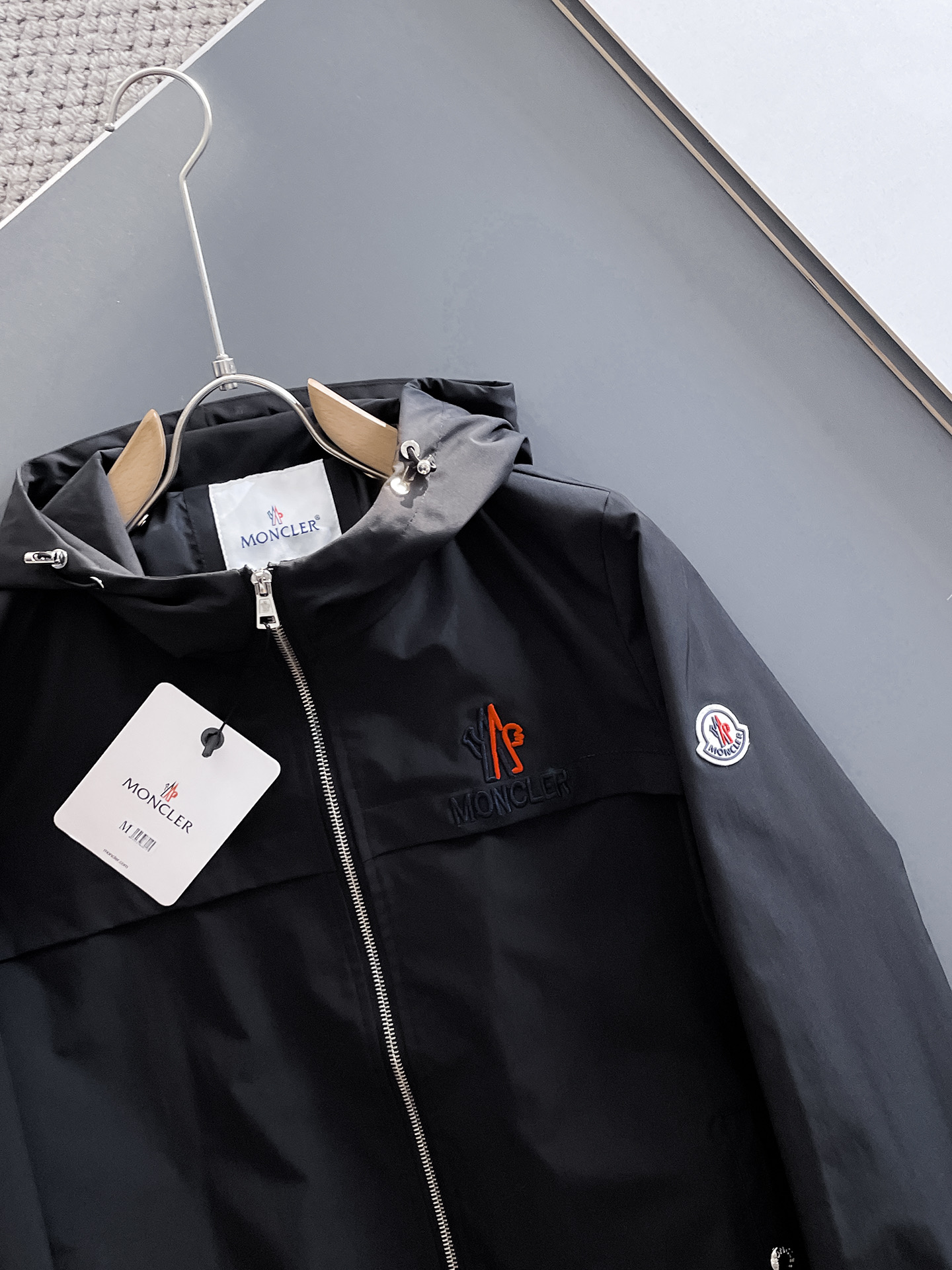 Hoodies & Sweatshirts