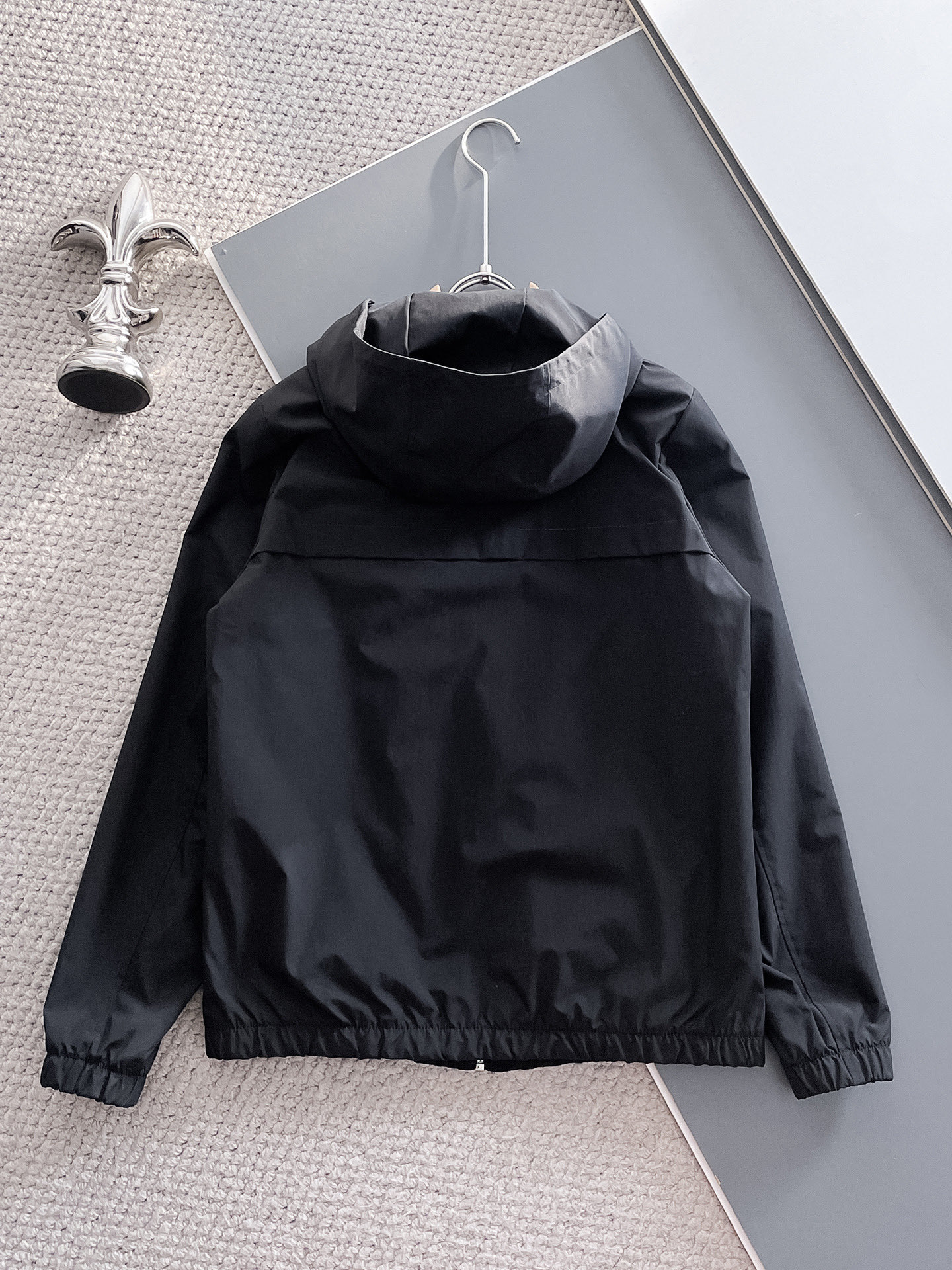 Hoodies & Sweatshirts