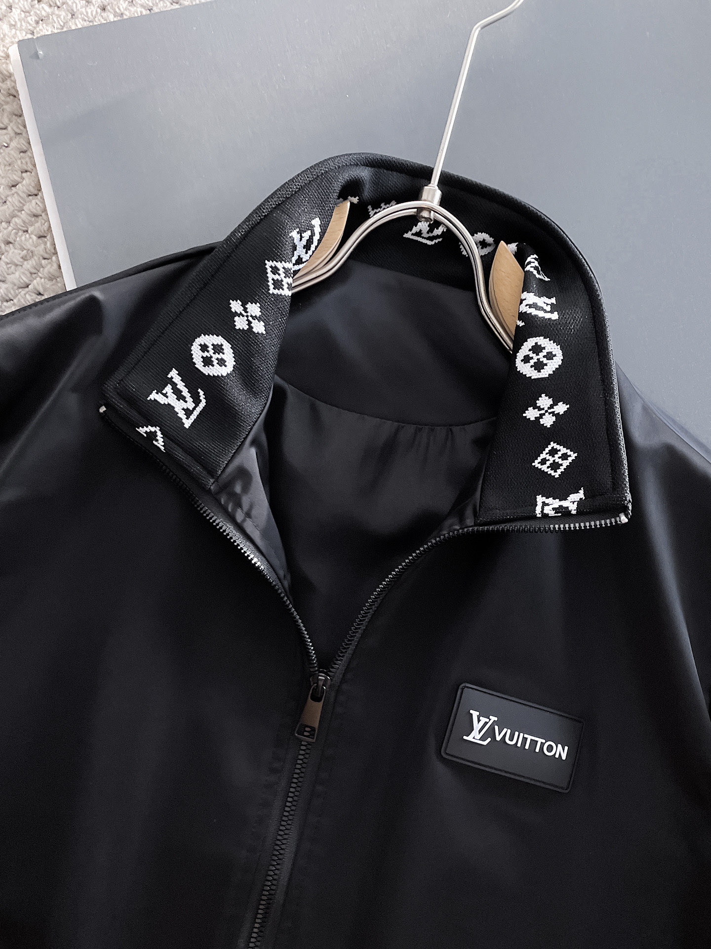 Hoodies & Sweatshirts