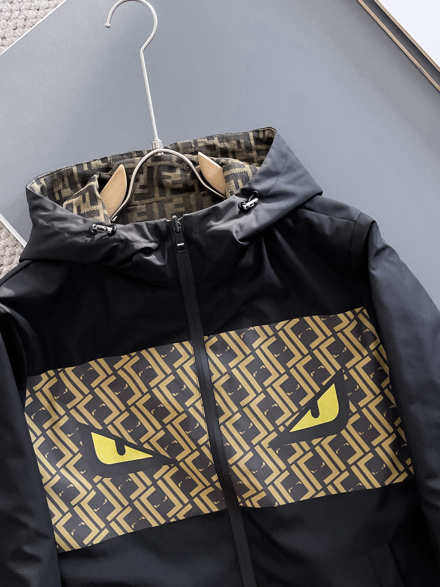 Hoodies & Sweatshirts