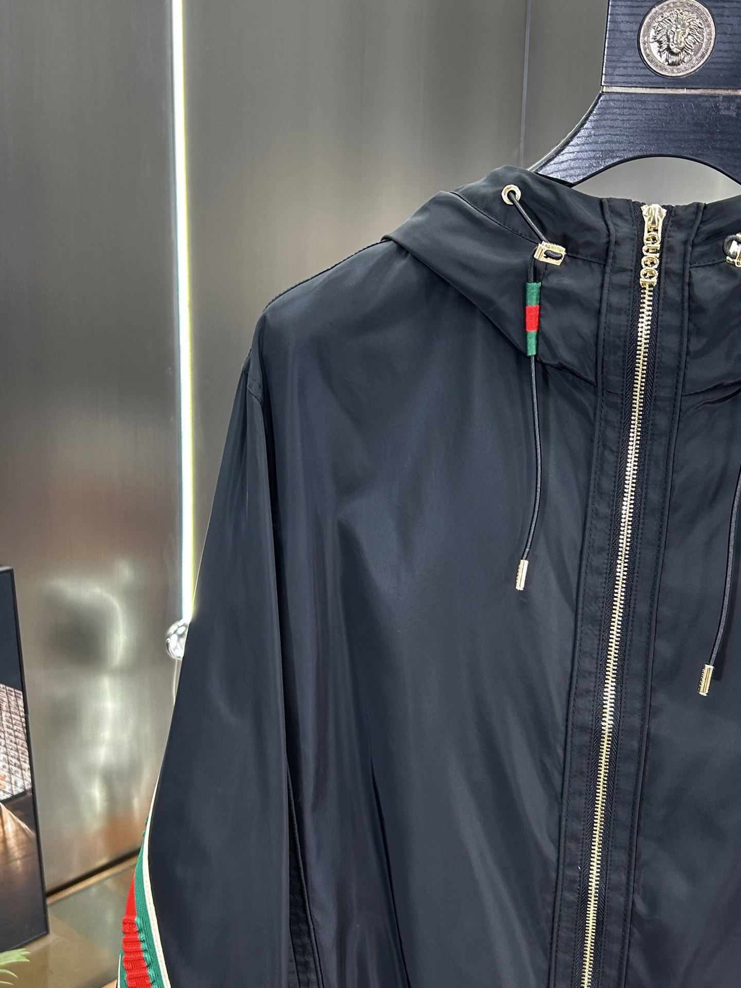 Hoodies & Sweatshirts