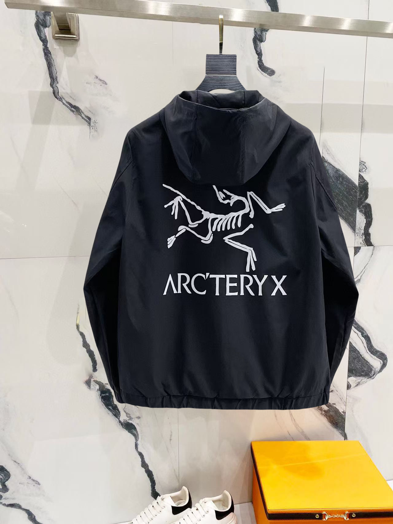 Hoodies & Sweatshirts