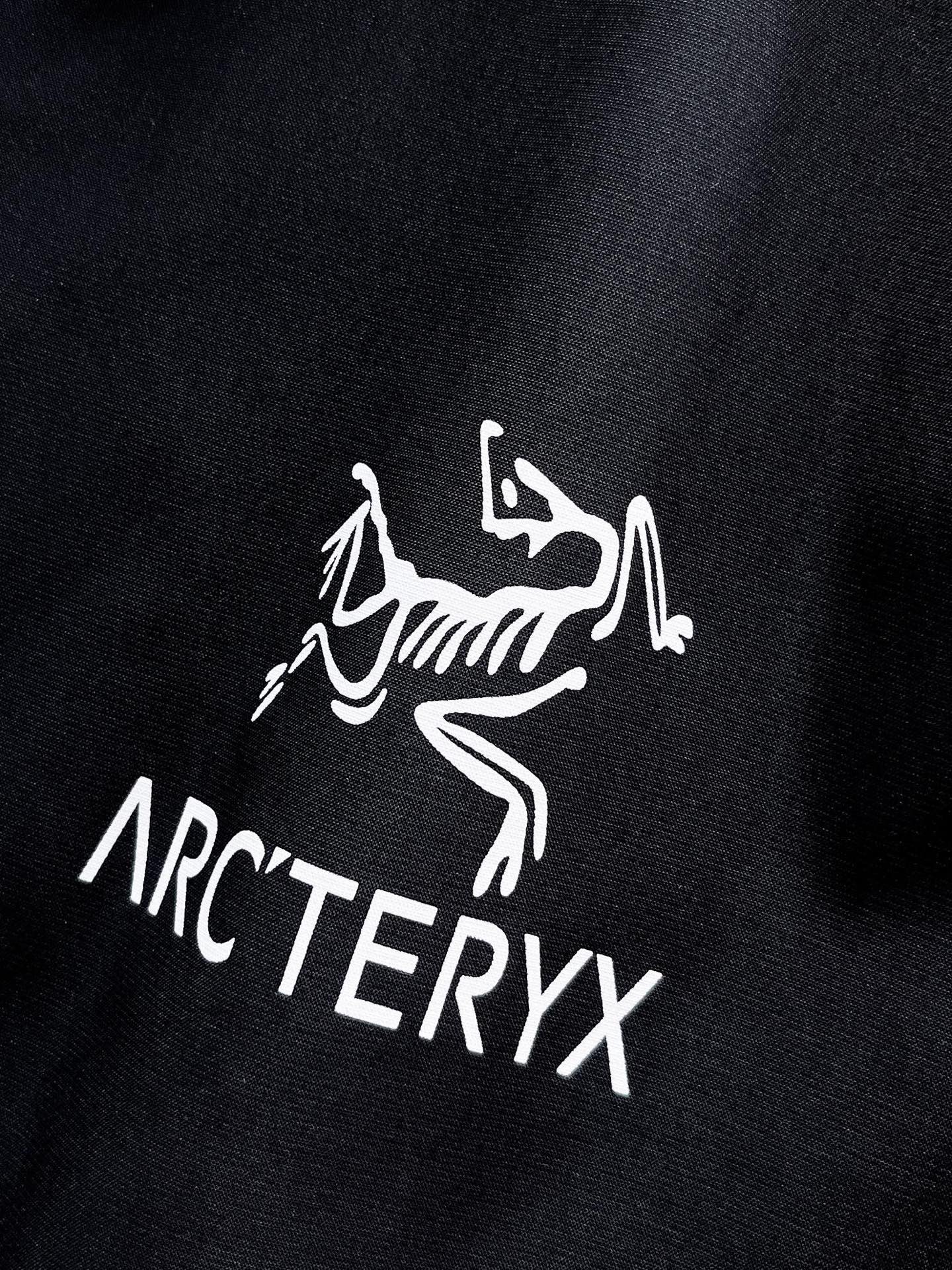 Hoodies & Sweatshirts