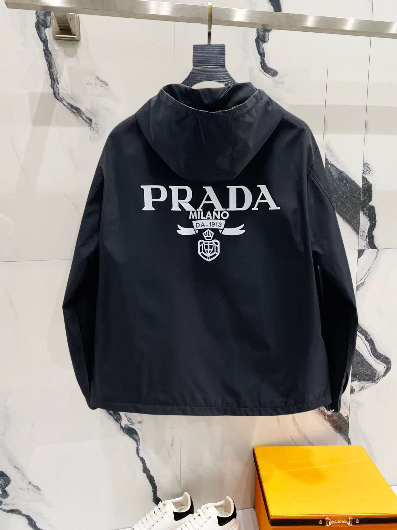 Hoodies & Sweatshirts