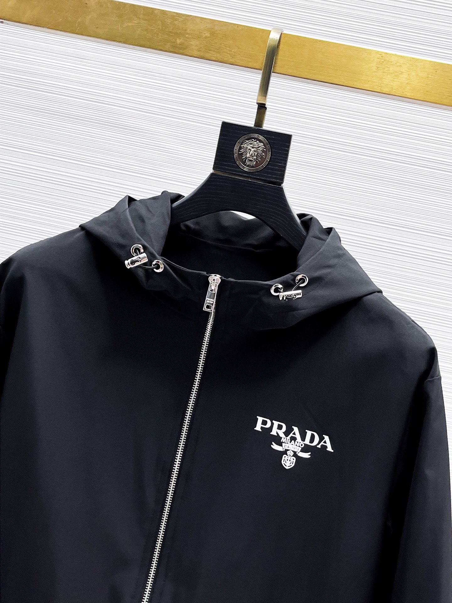 Hoodies & Sweatshirts