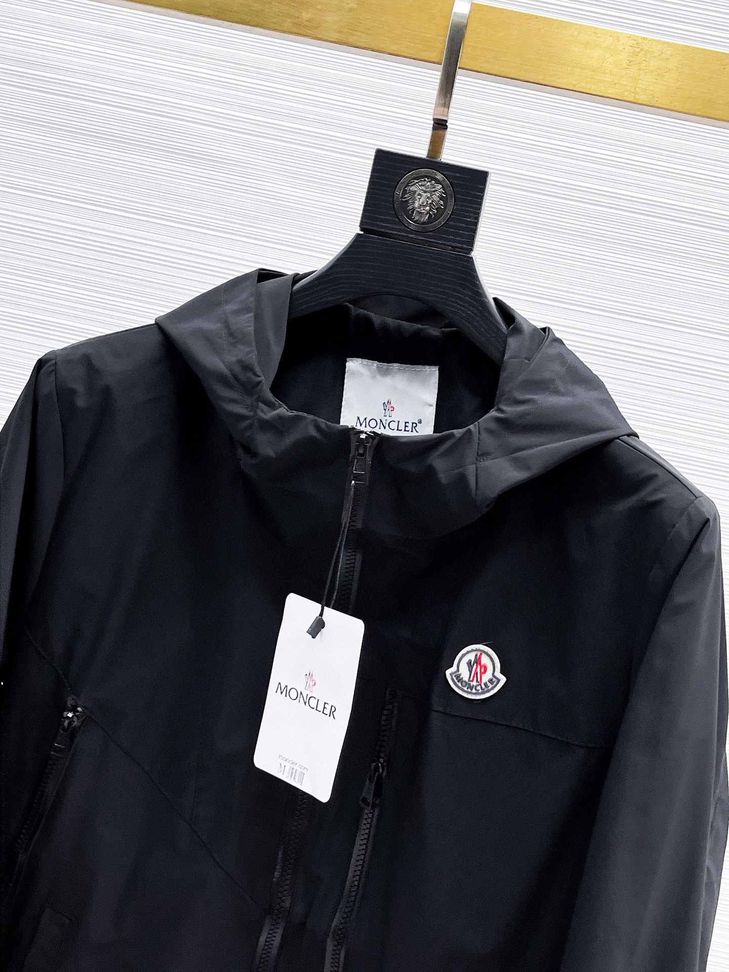 Hoodies & Sweatshirts