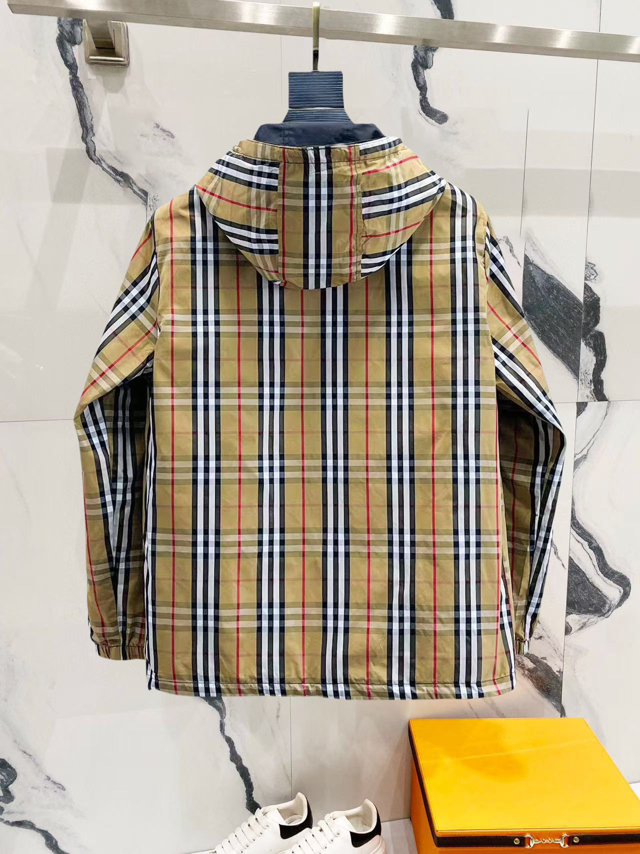 Hoodies & Sweatshirts