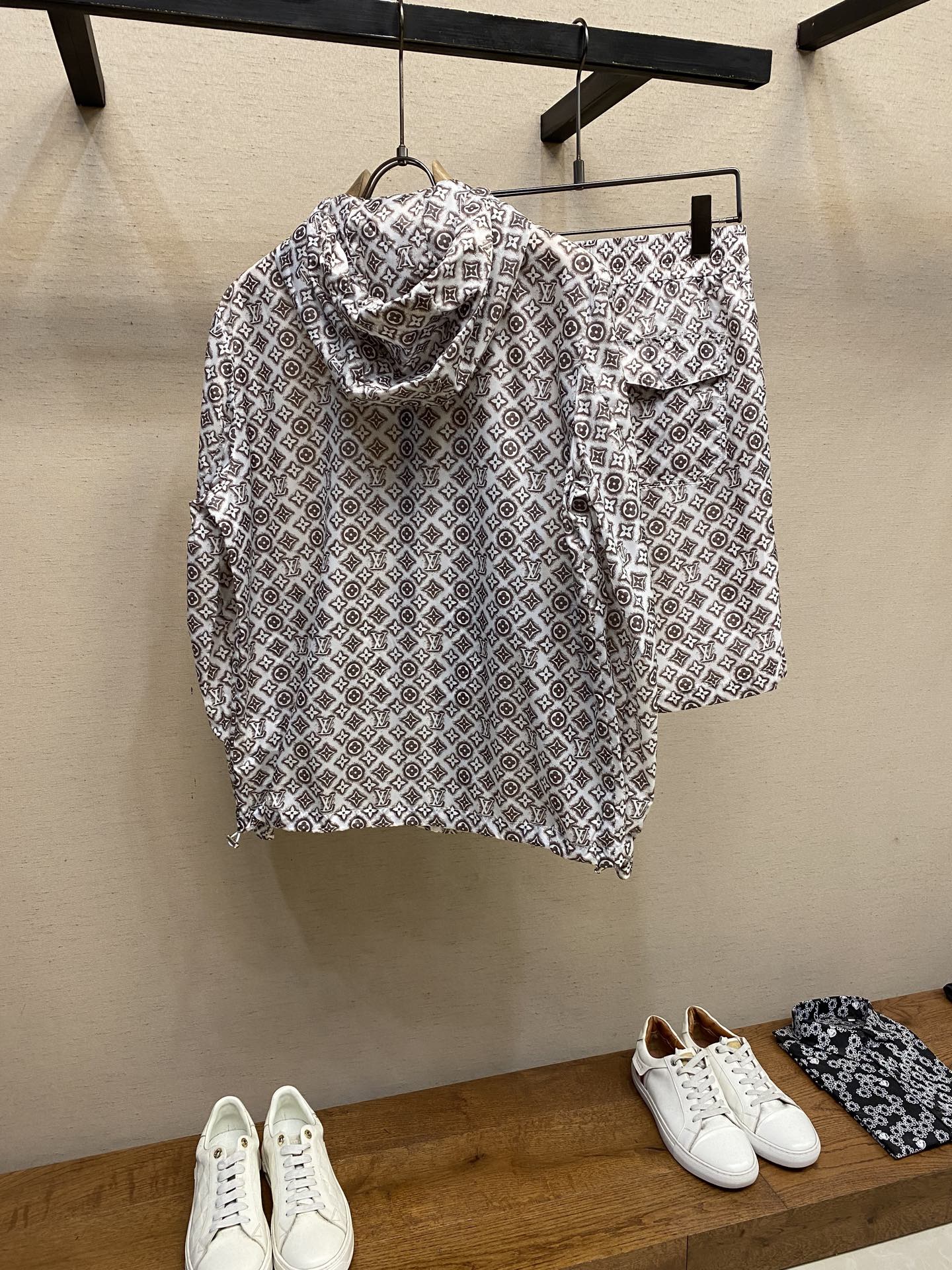 Hoodies & Sweatshirts