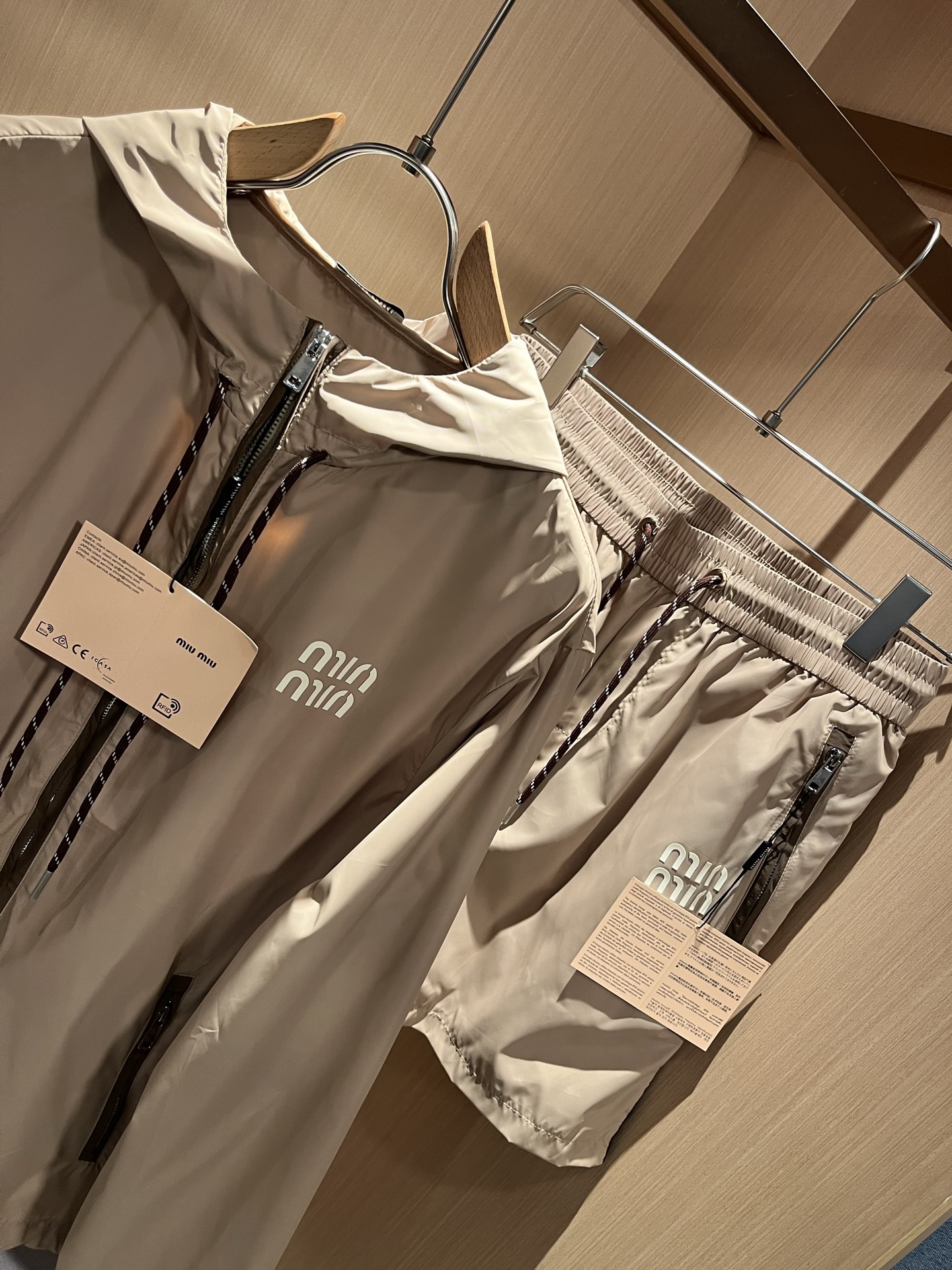 Hoodies & Sweatshirts