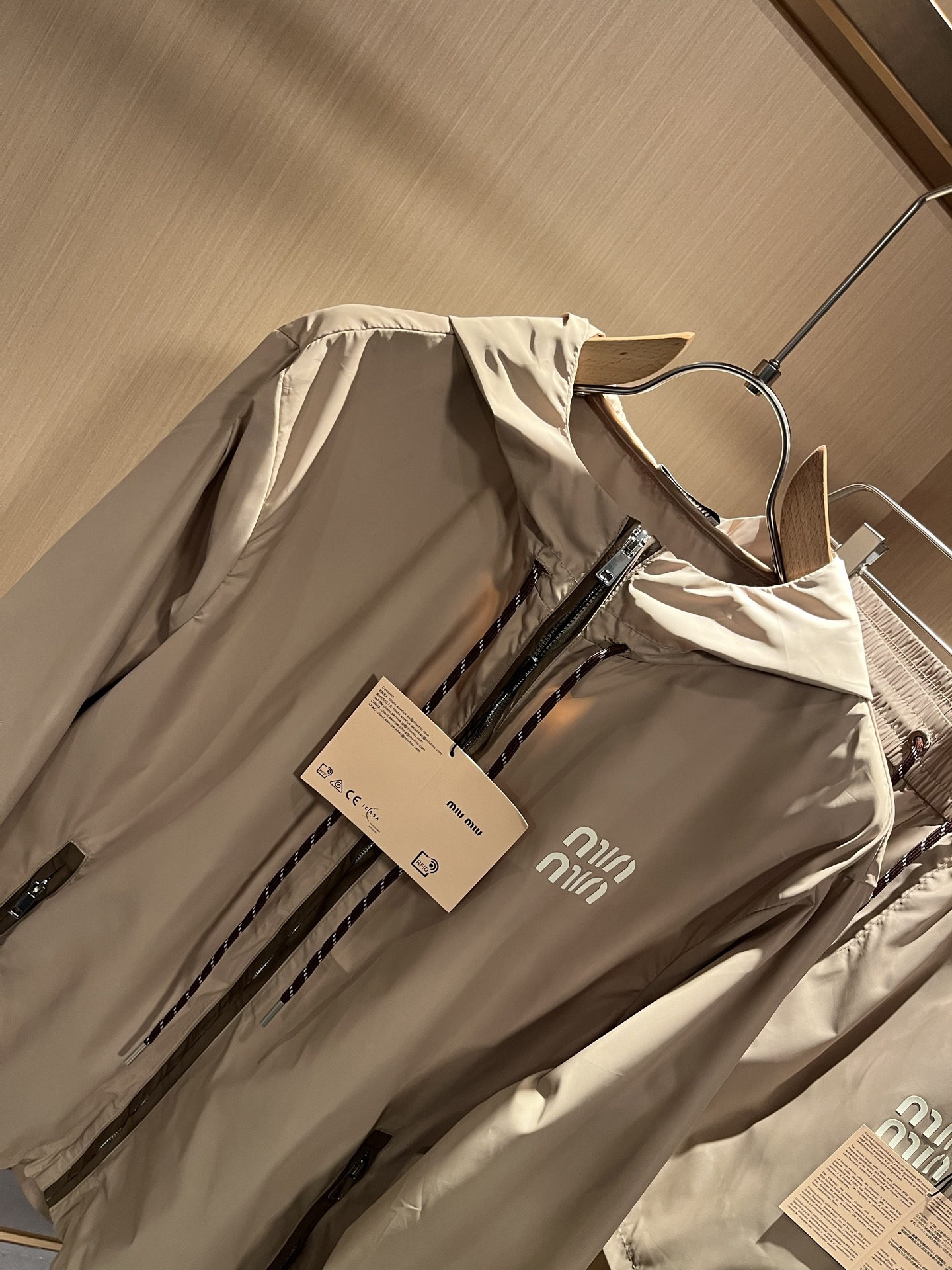 Hoodies & Sweatshirts