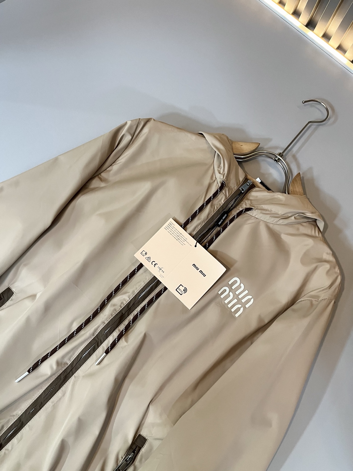 Hoodies & Sweatshirts