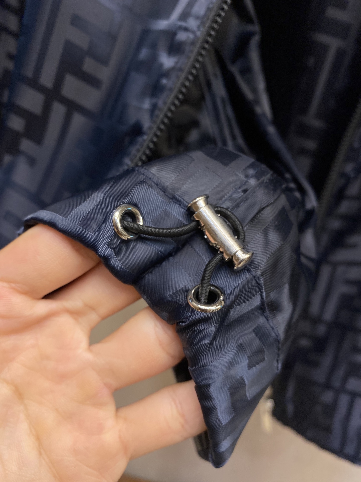 Hoodies & Sweatshirts