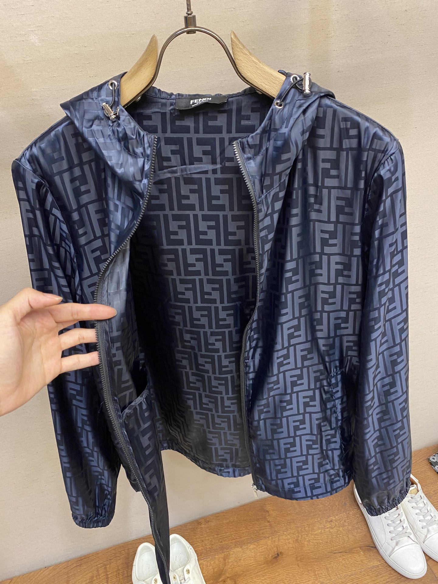 Hoodies & Sweatshirts