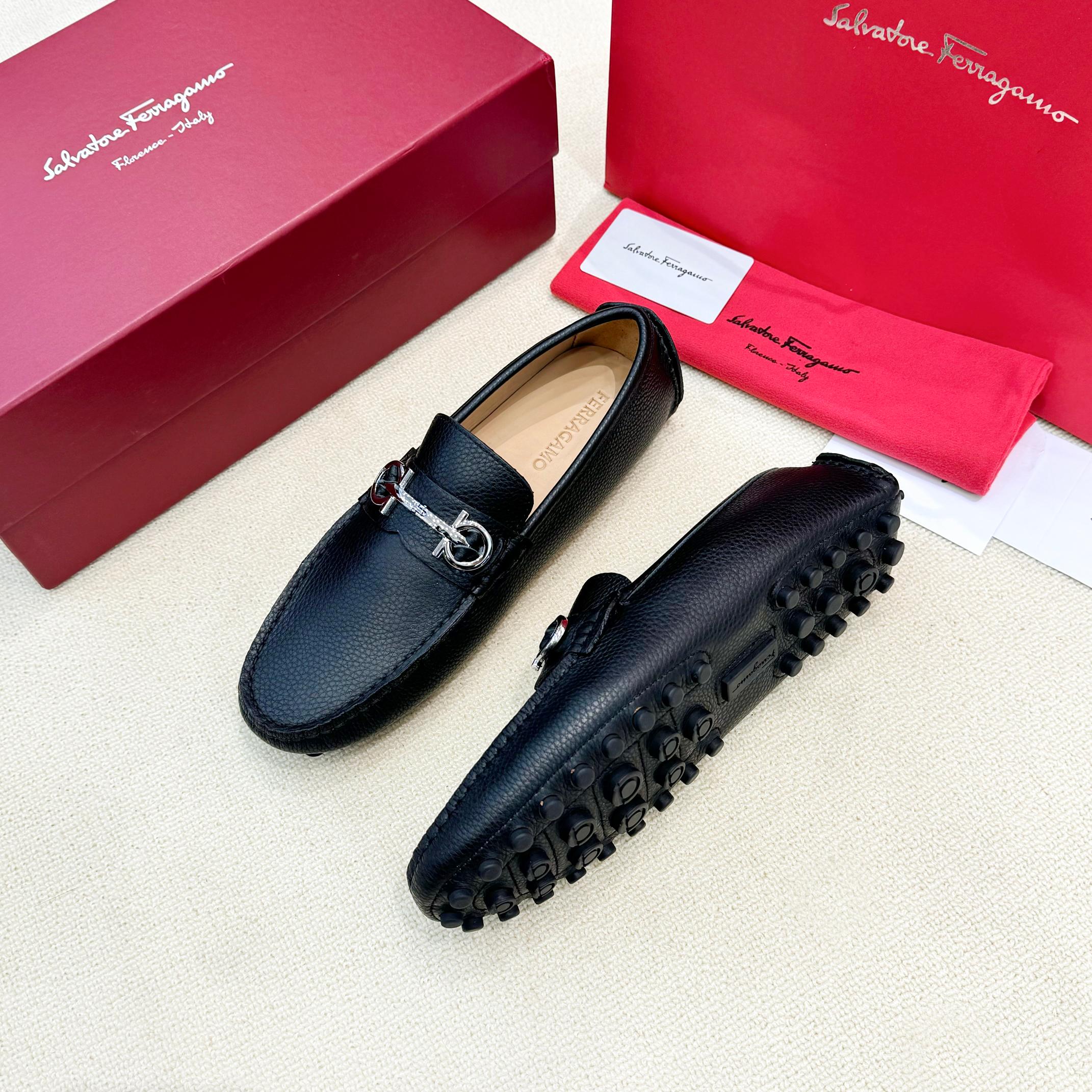 FerragamoSHOES