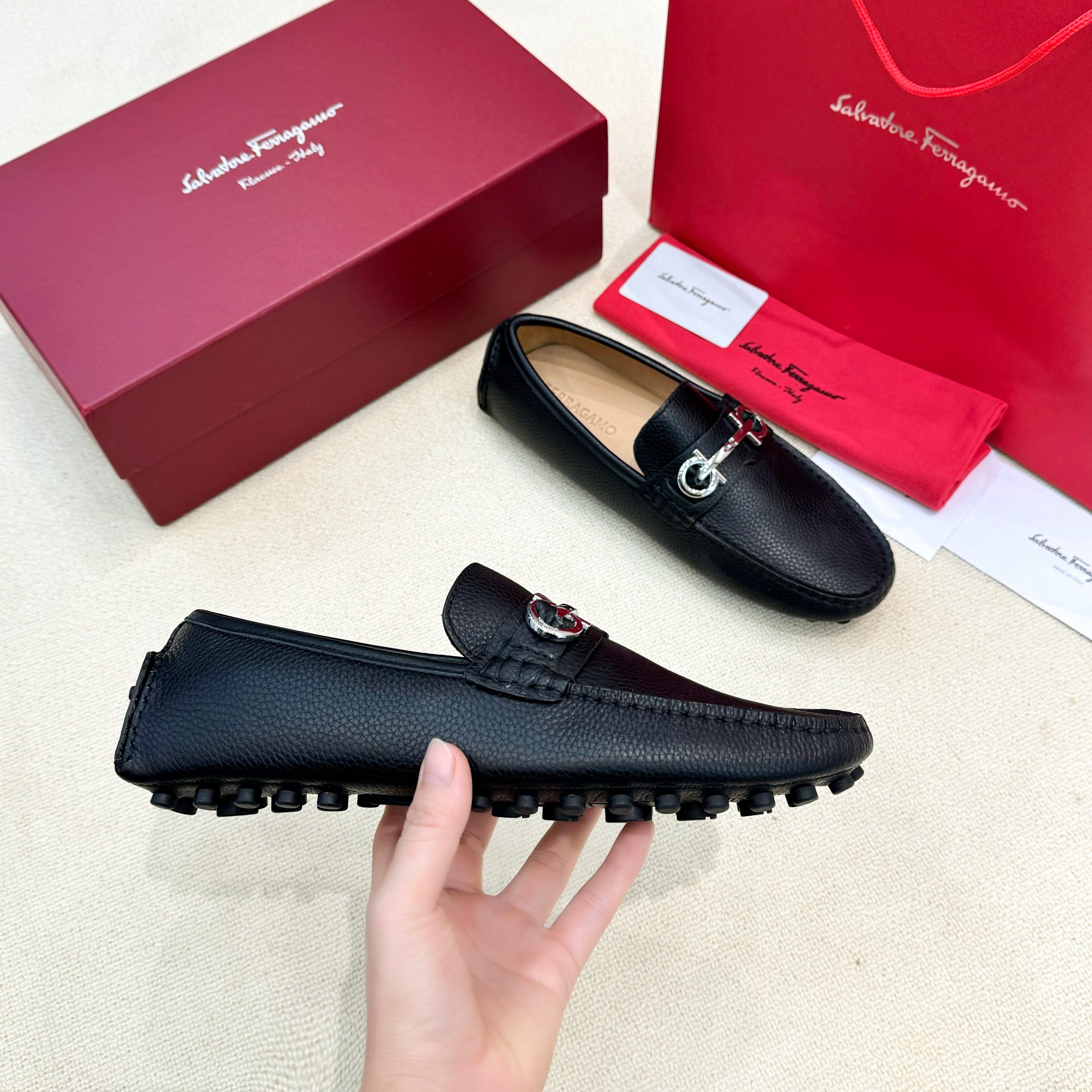 FerragamoSHOES