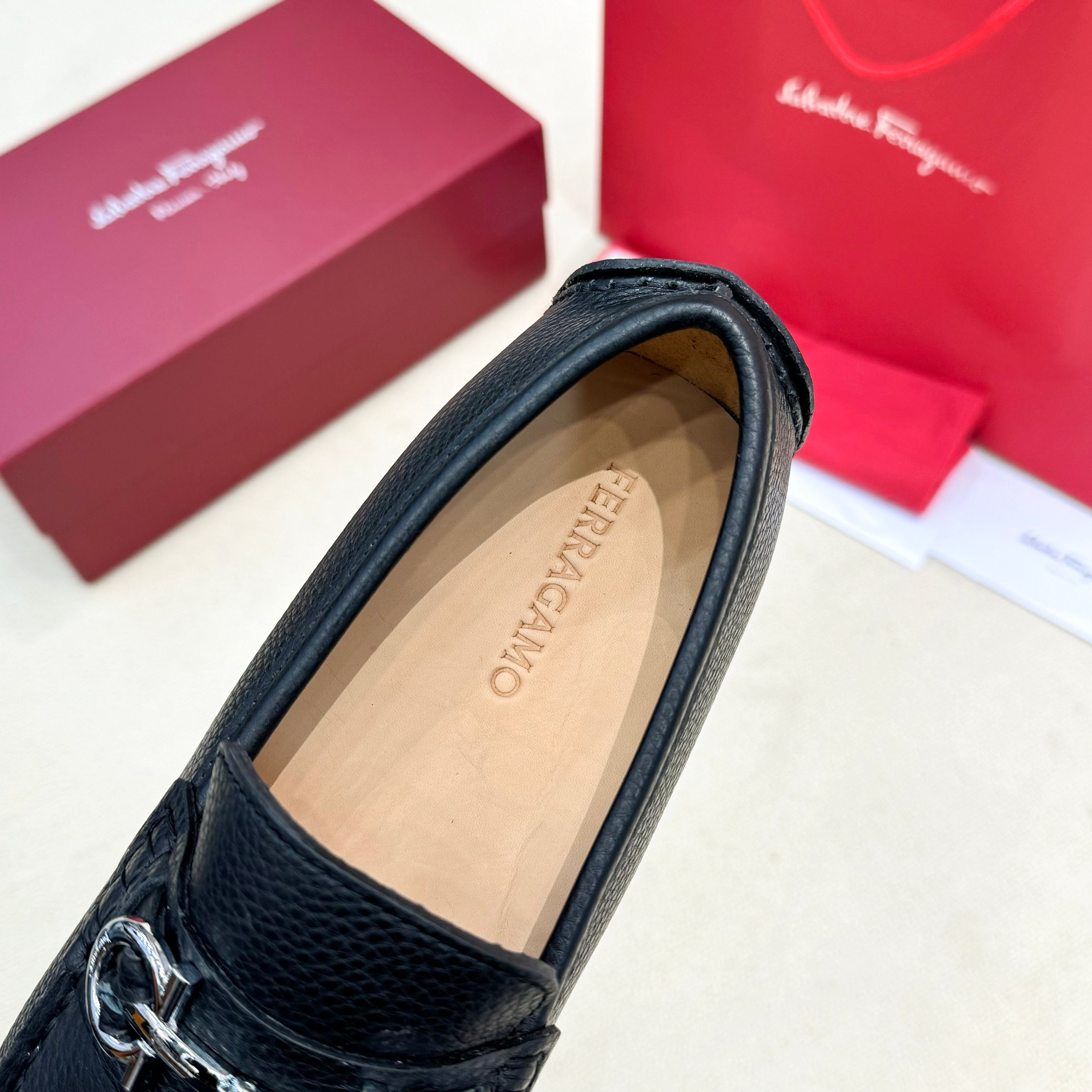 FerragamoSHOES