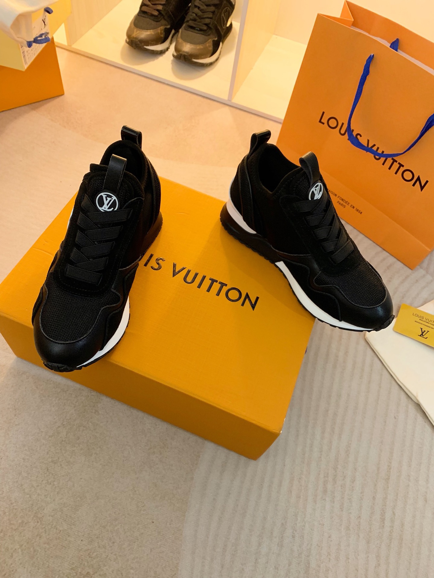 LVShoes