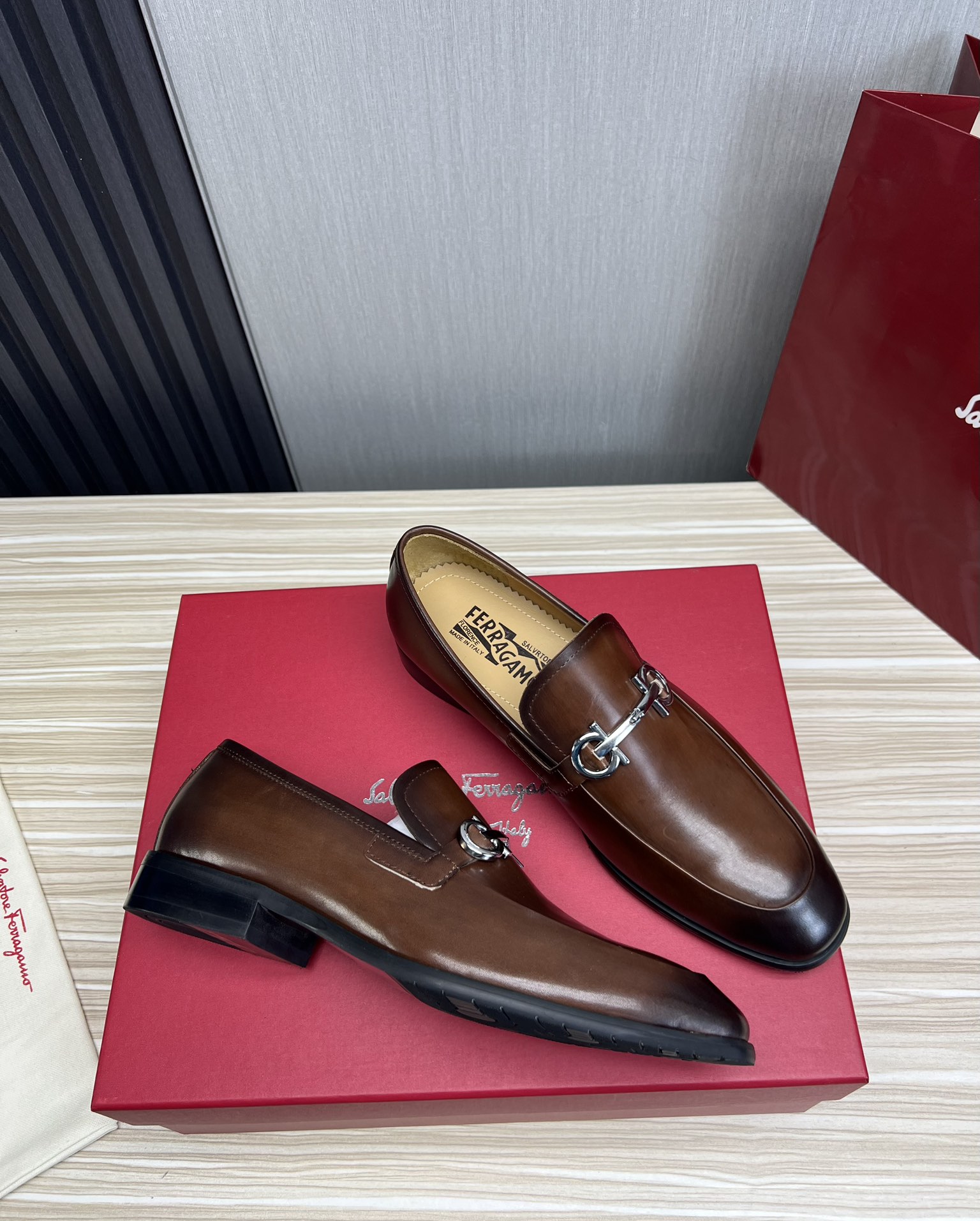 FerragamoSHOES