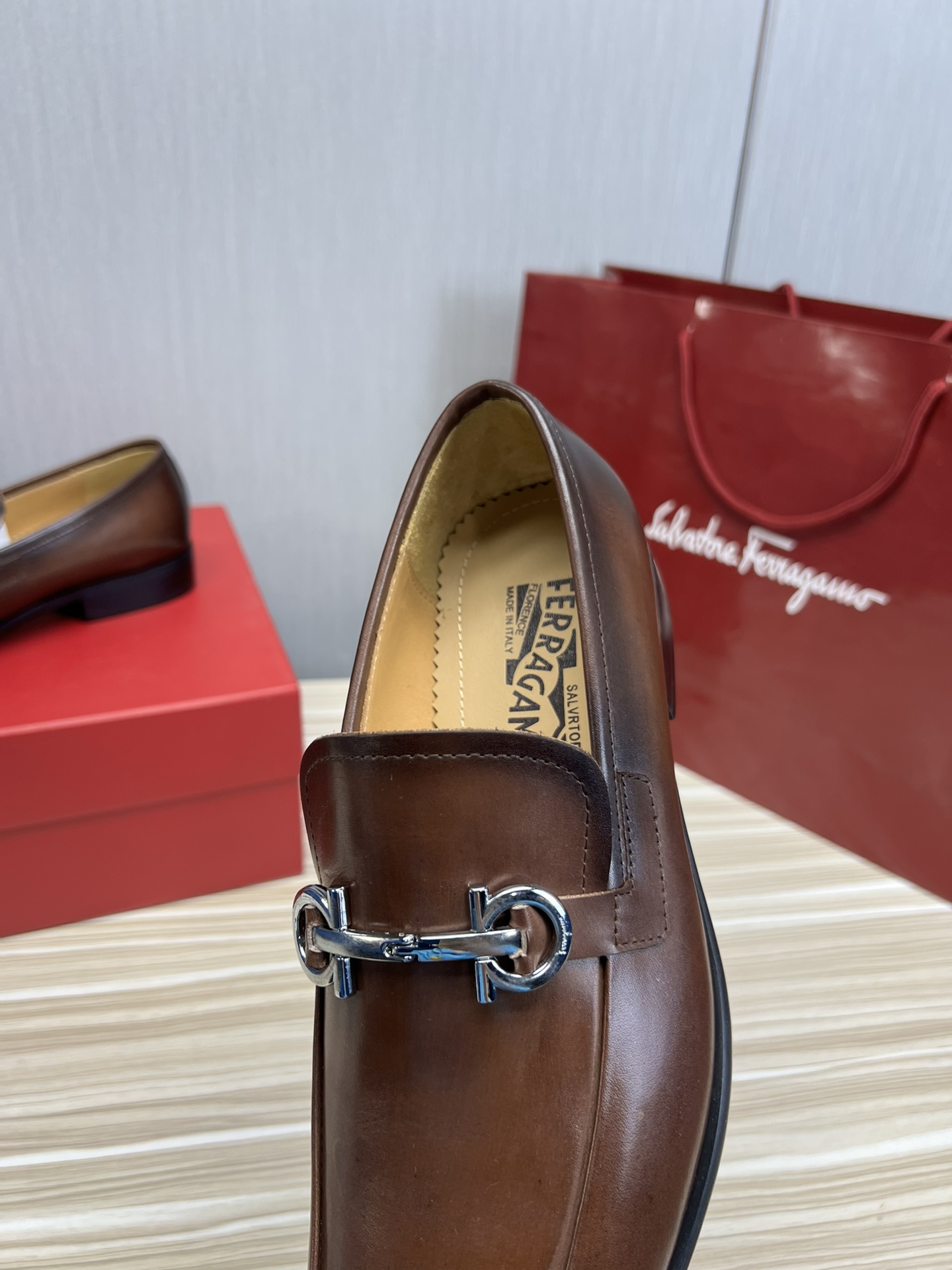 FerragamoSHOES