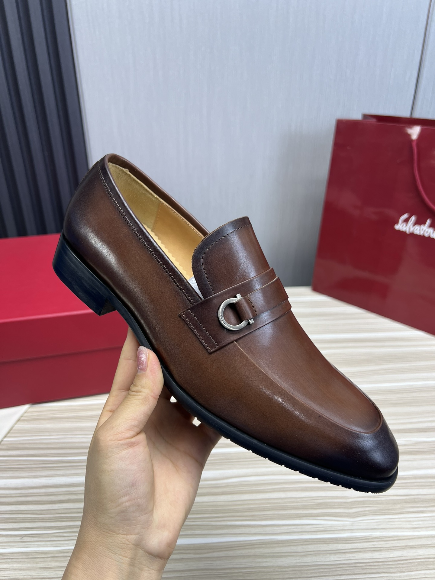 FerragamoSHOES