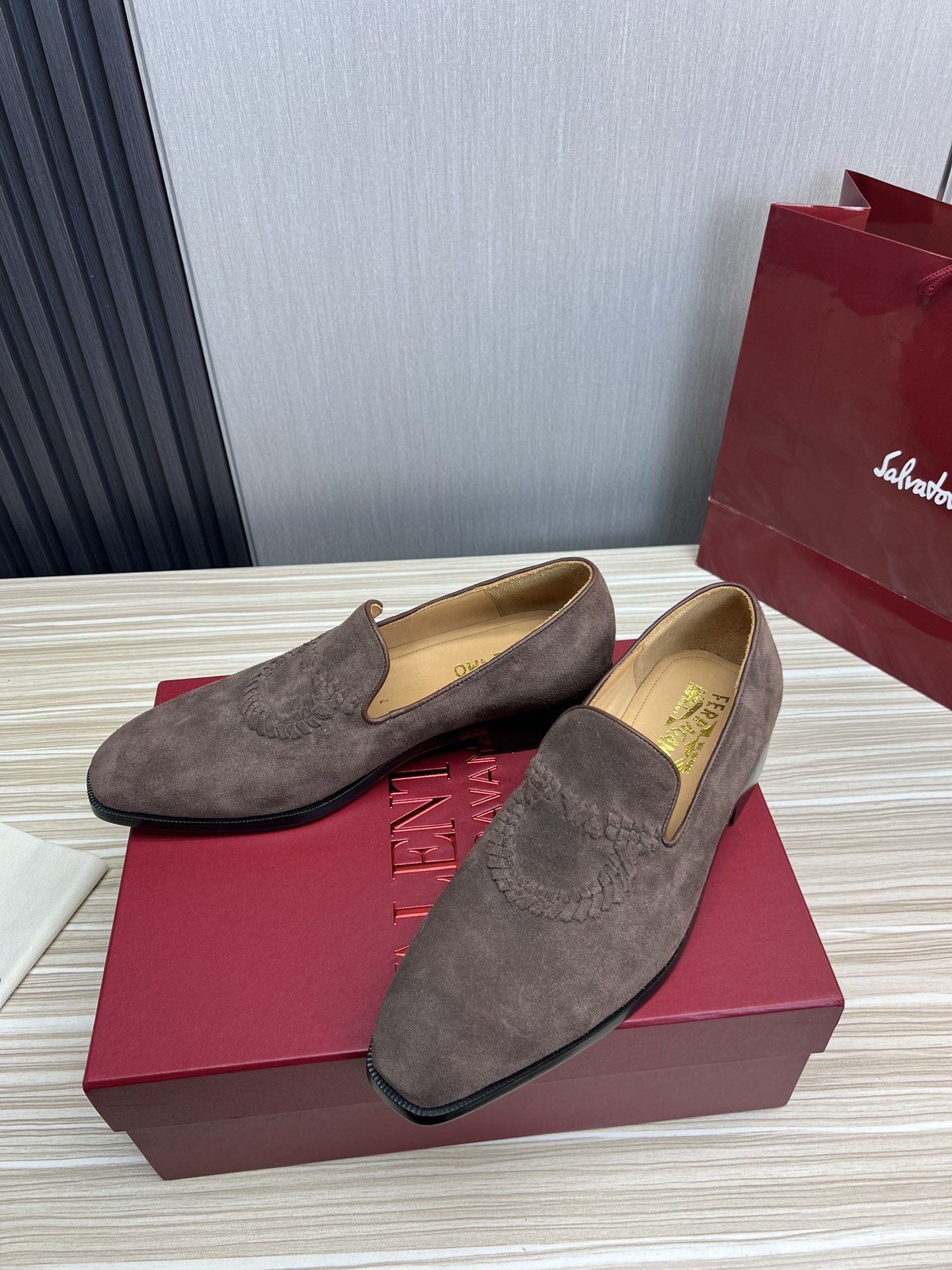 FerragamoSHOES