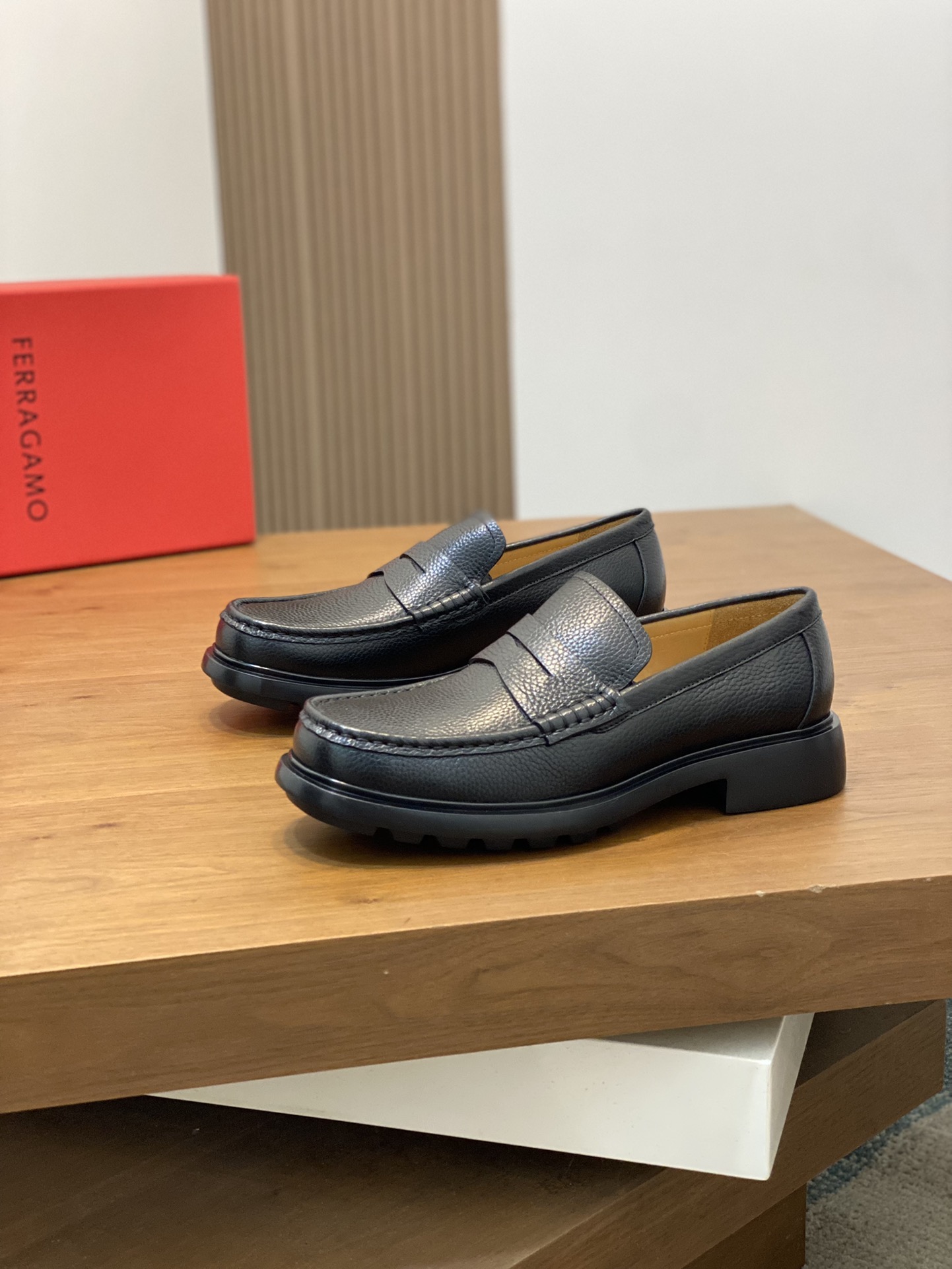 FerragamoSHOES