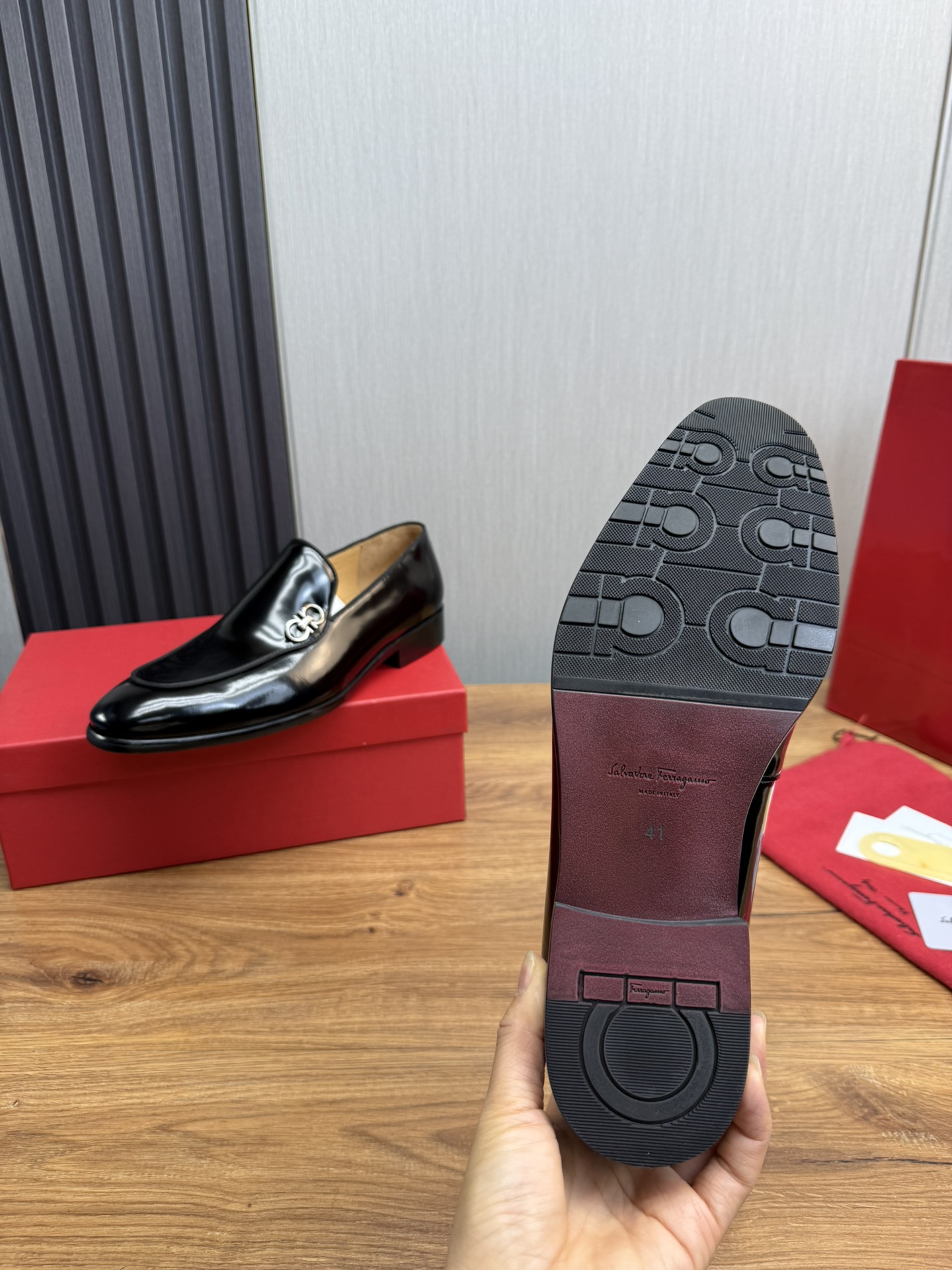 FerragamoSHOES