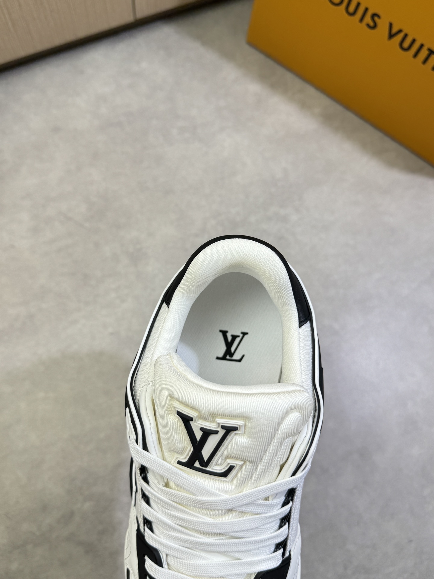 LVShoes