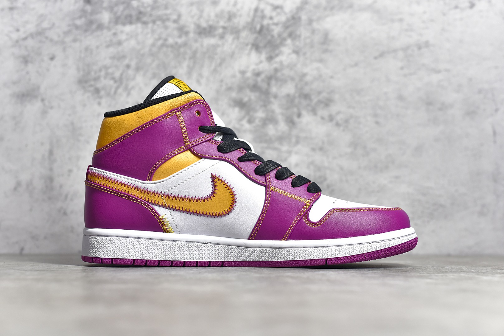 AirJordan1MidSHOES