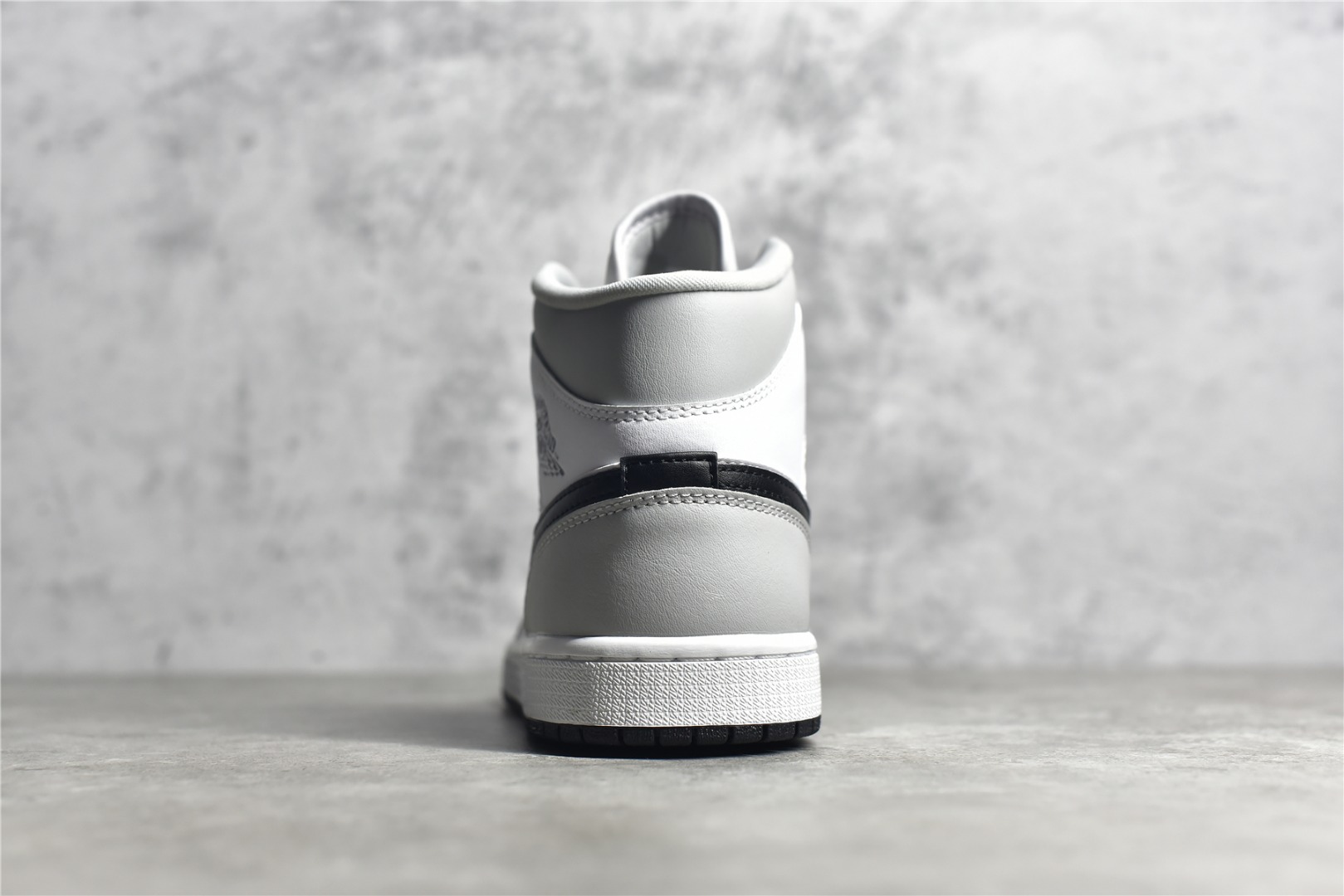 AirJordan1MidSHOES