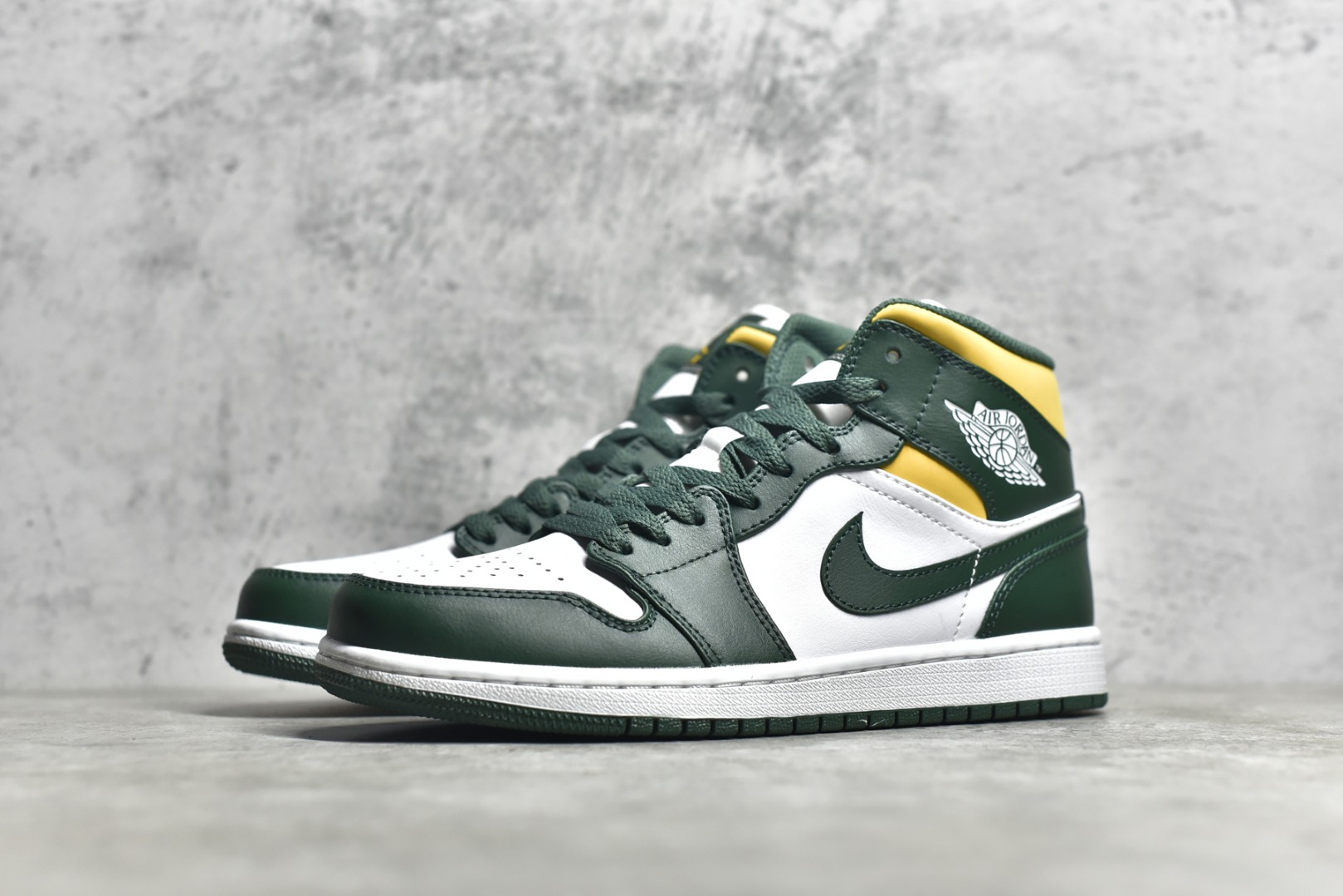 AirJordan1MidSHOES