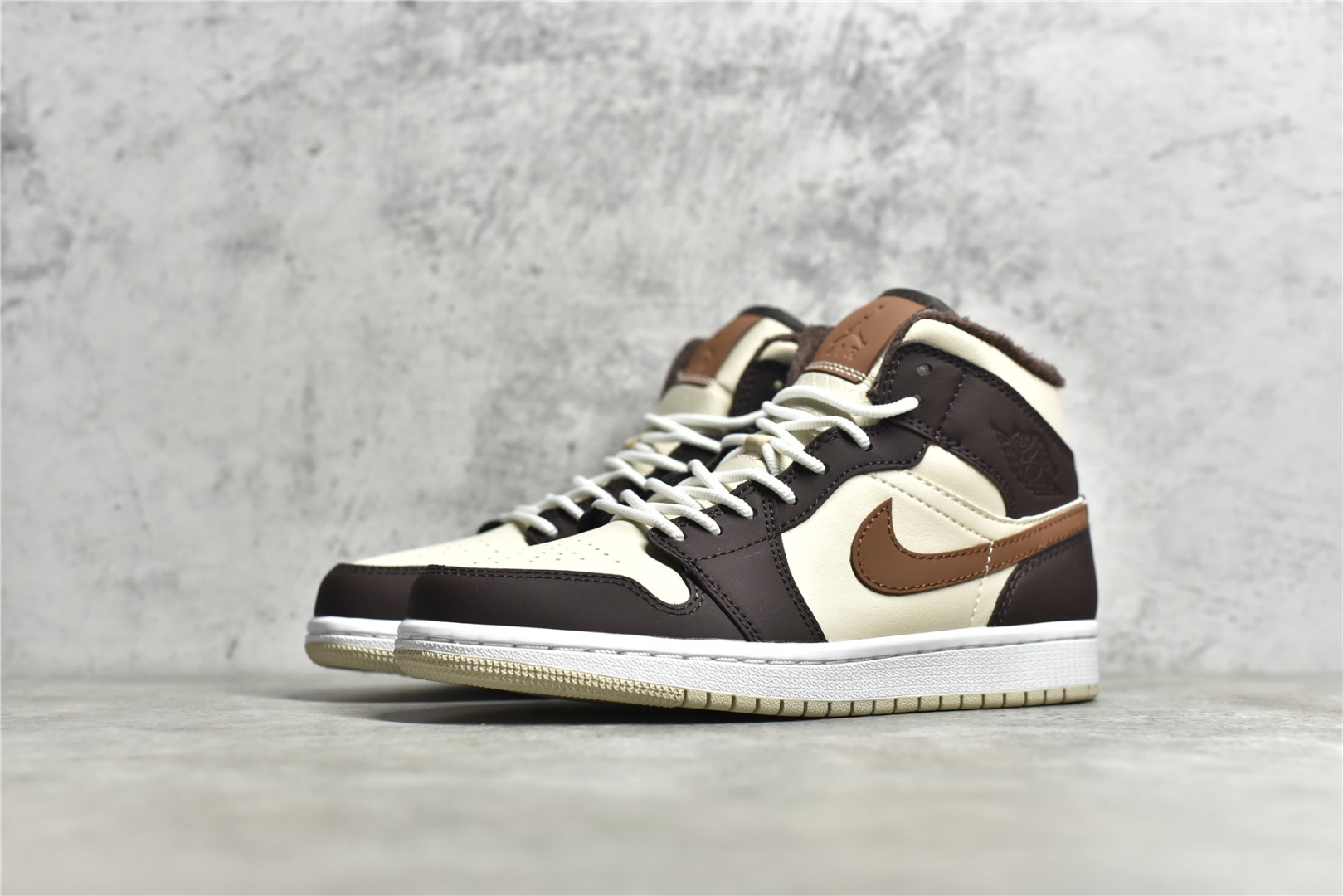 AirJordan1MidSHOES
