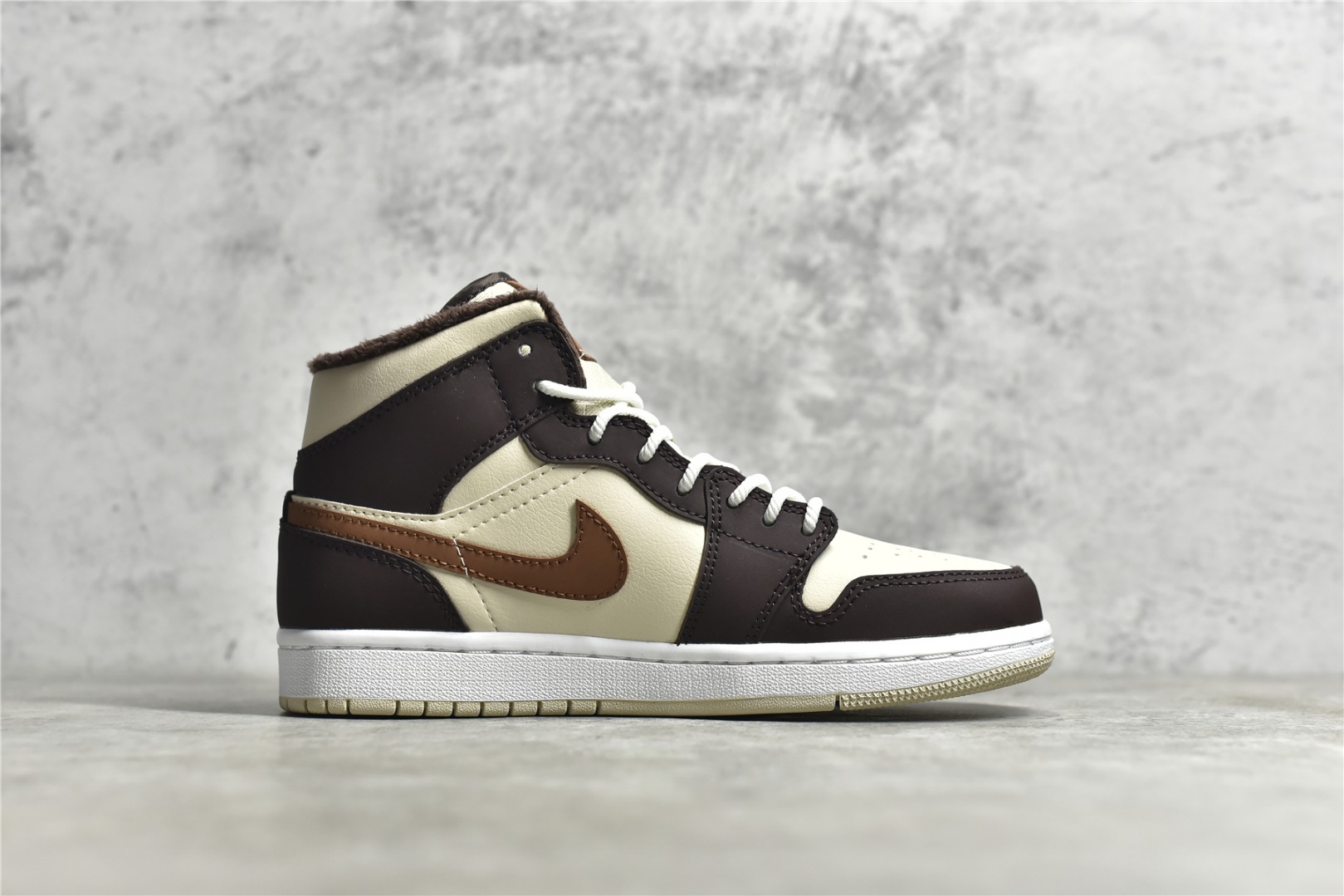 AirJordan1MidSHOES