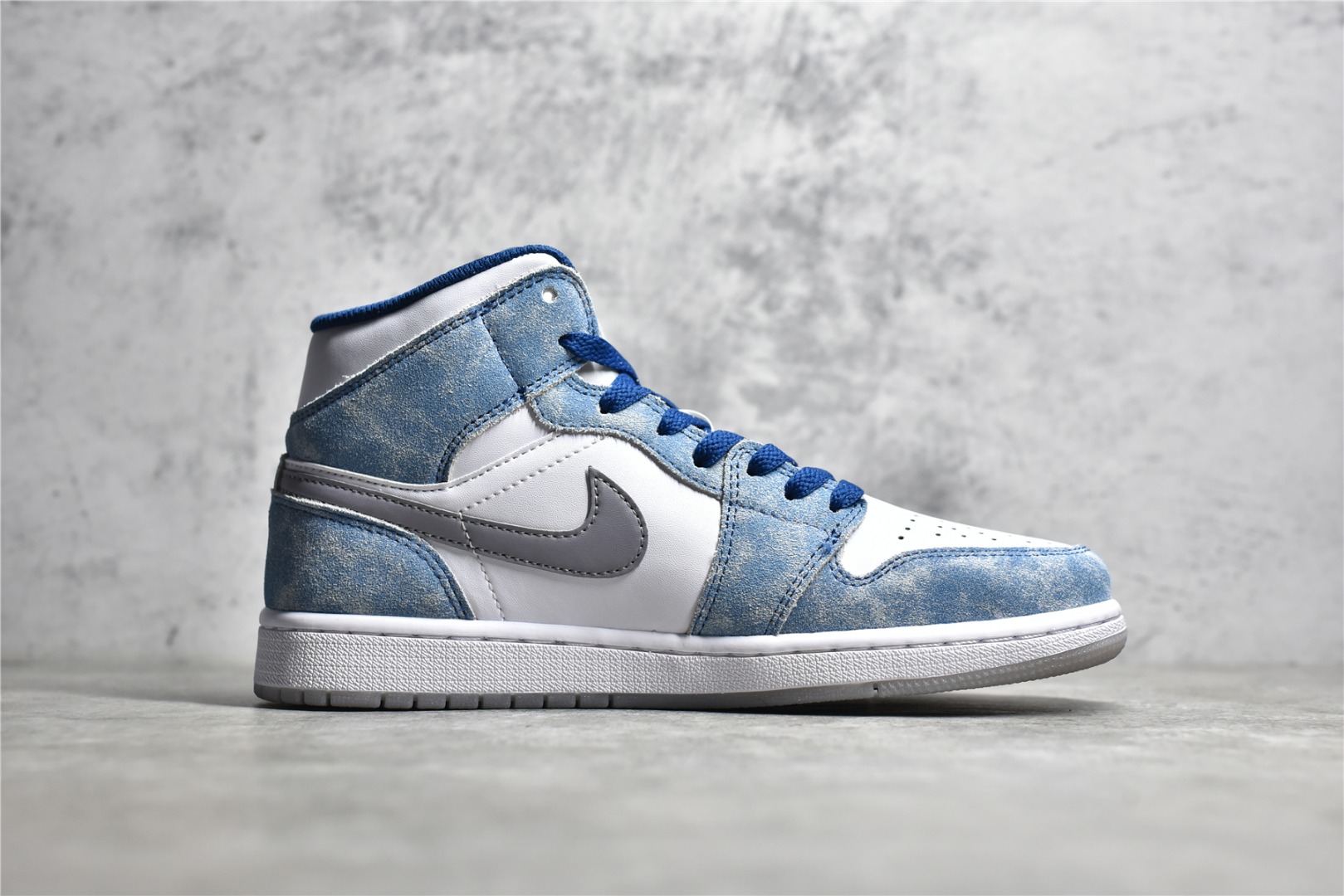AirJordan1MidSHOES