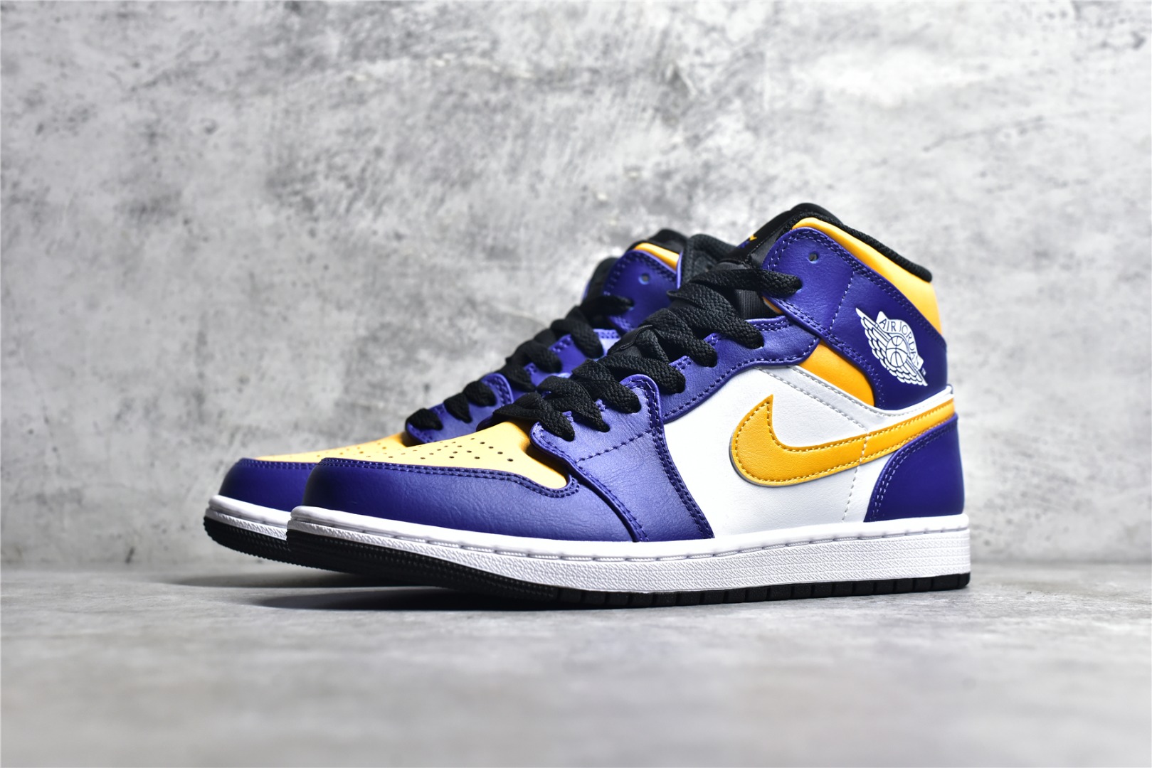 AirJordan1MidSHOES