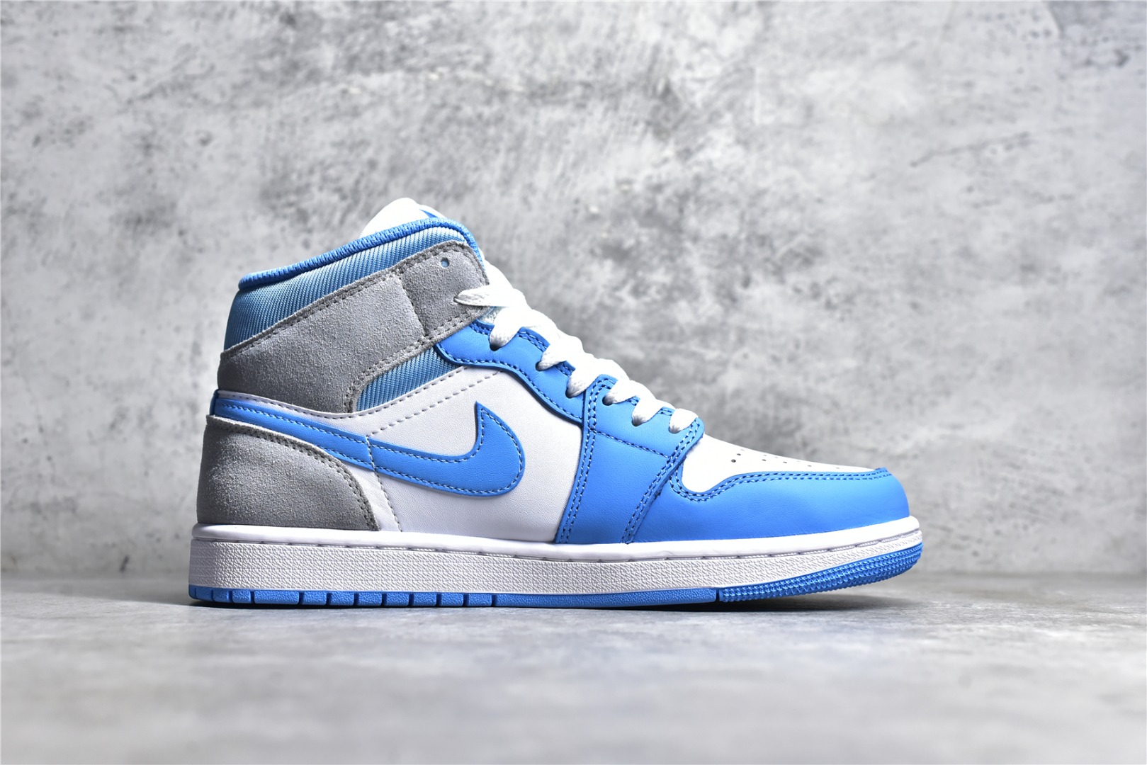 AirJordan1MidSHOES