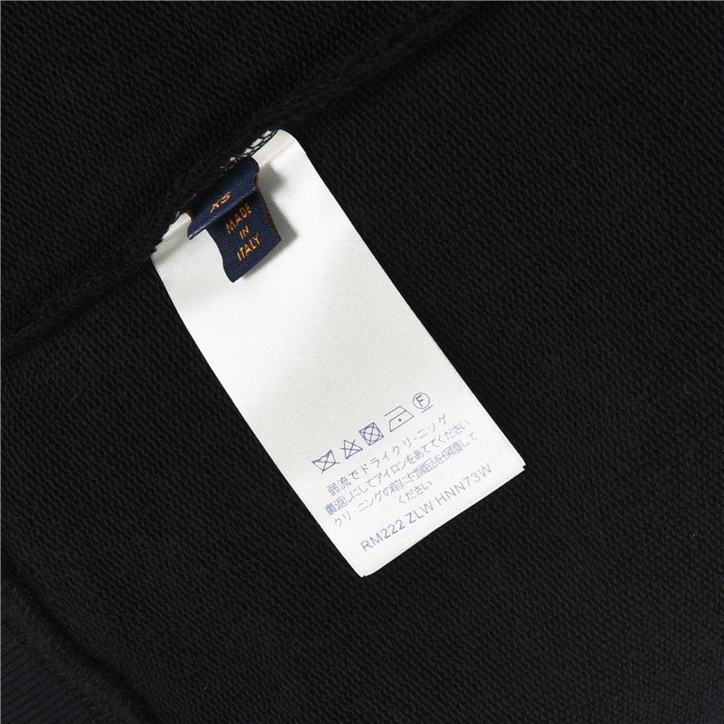 Hoodies & Sweatshirts