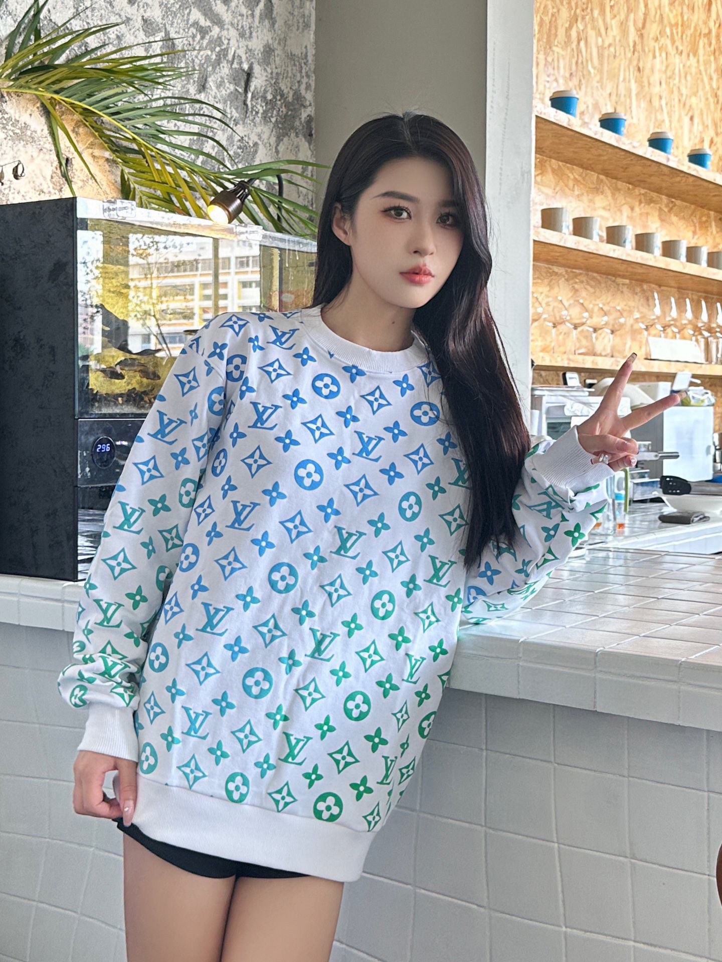 Hoodies & Sweatshirts