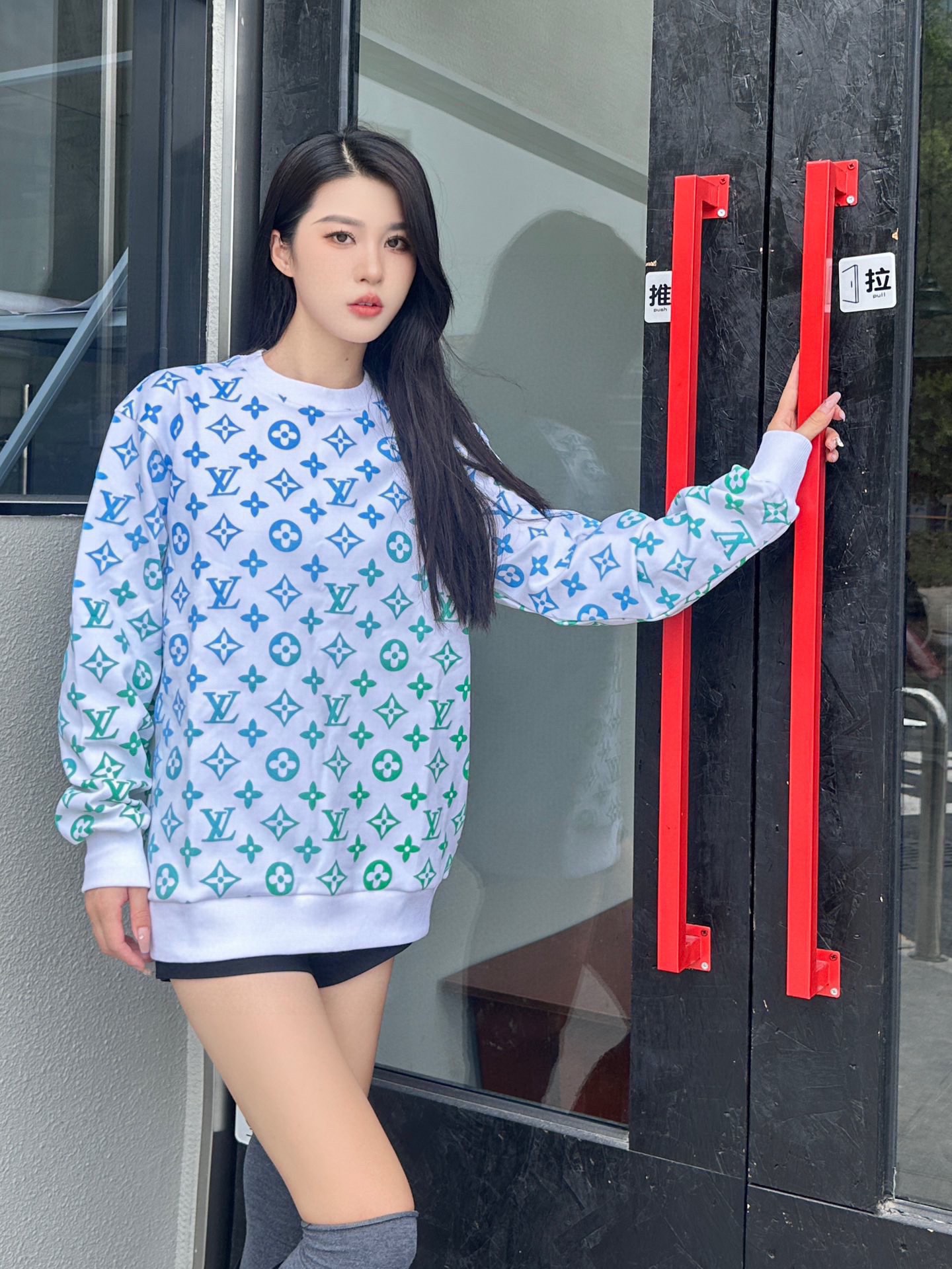 Hoodies & Sweatshirts